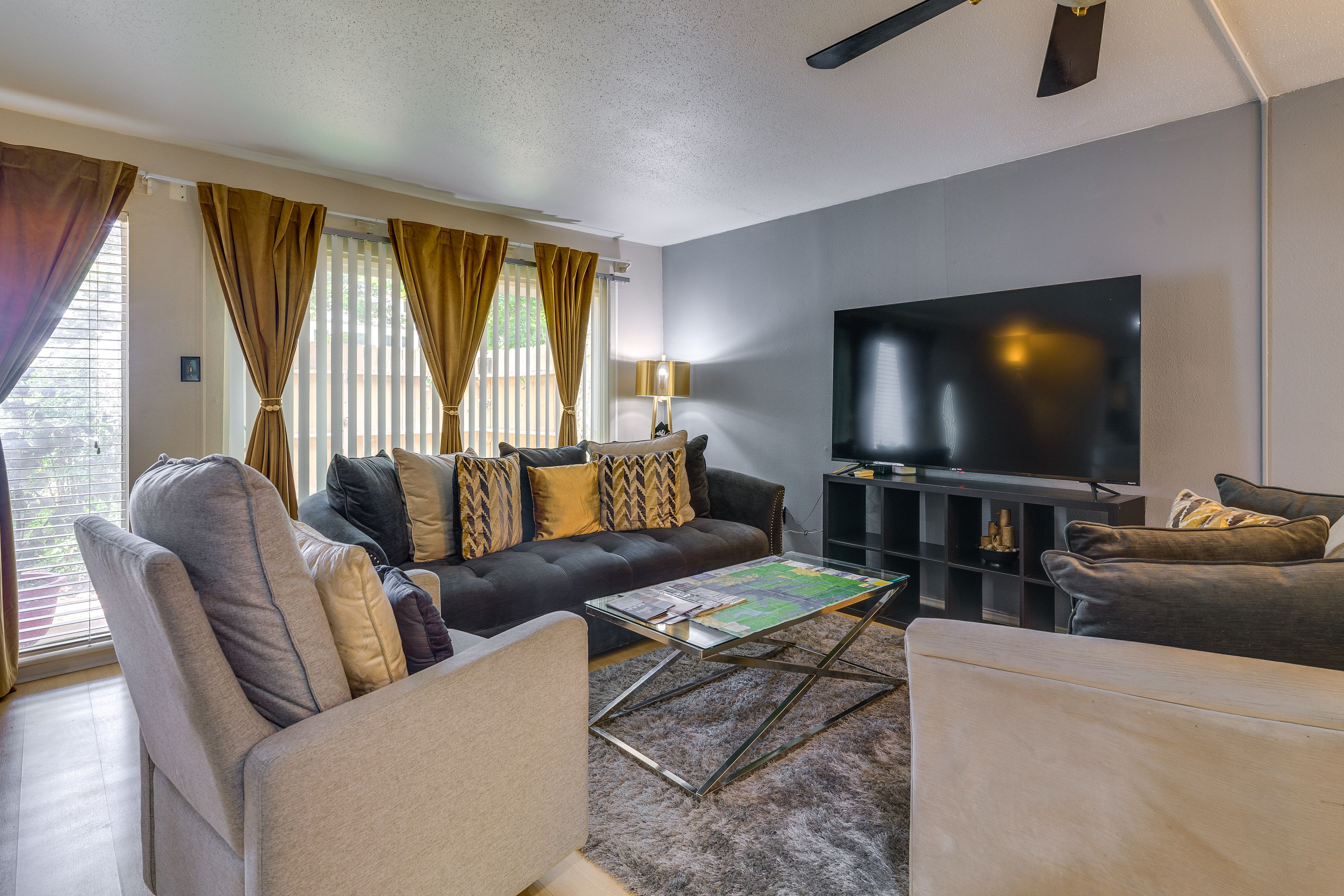 Living Room | Smart TV