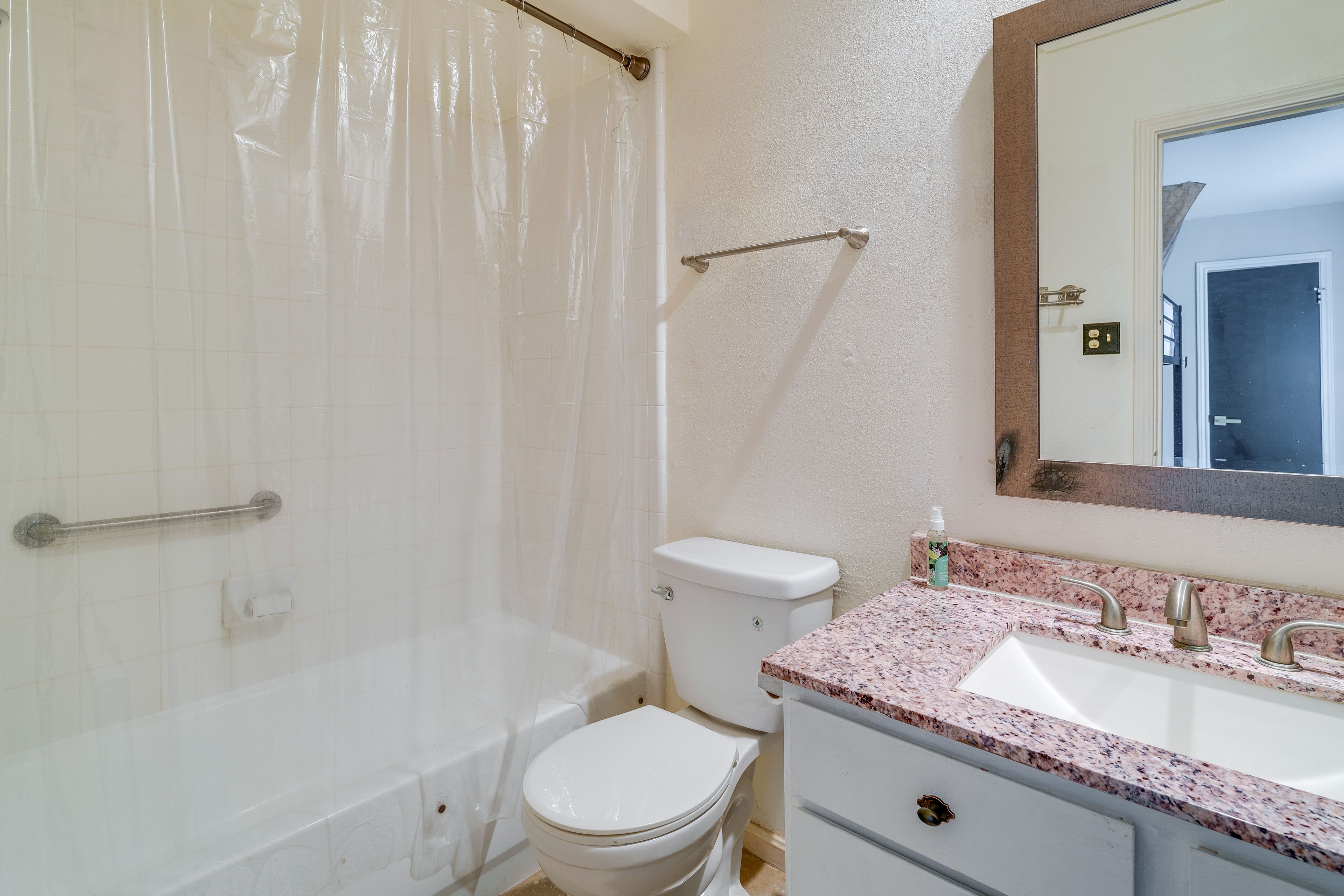 Bathroom | 2nd Floor