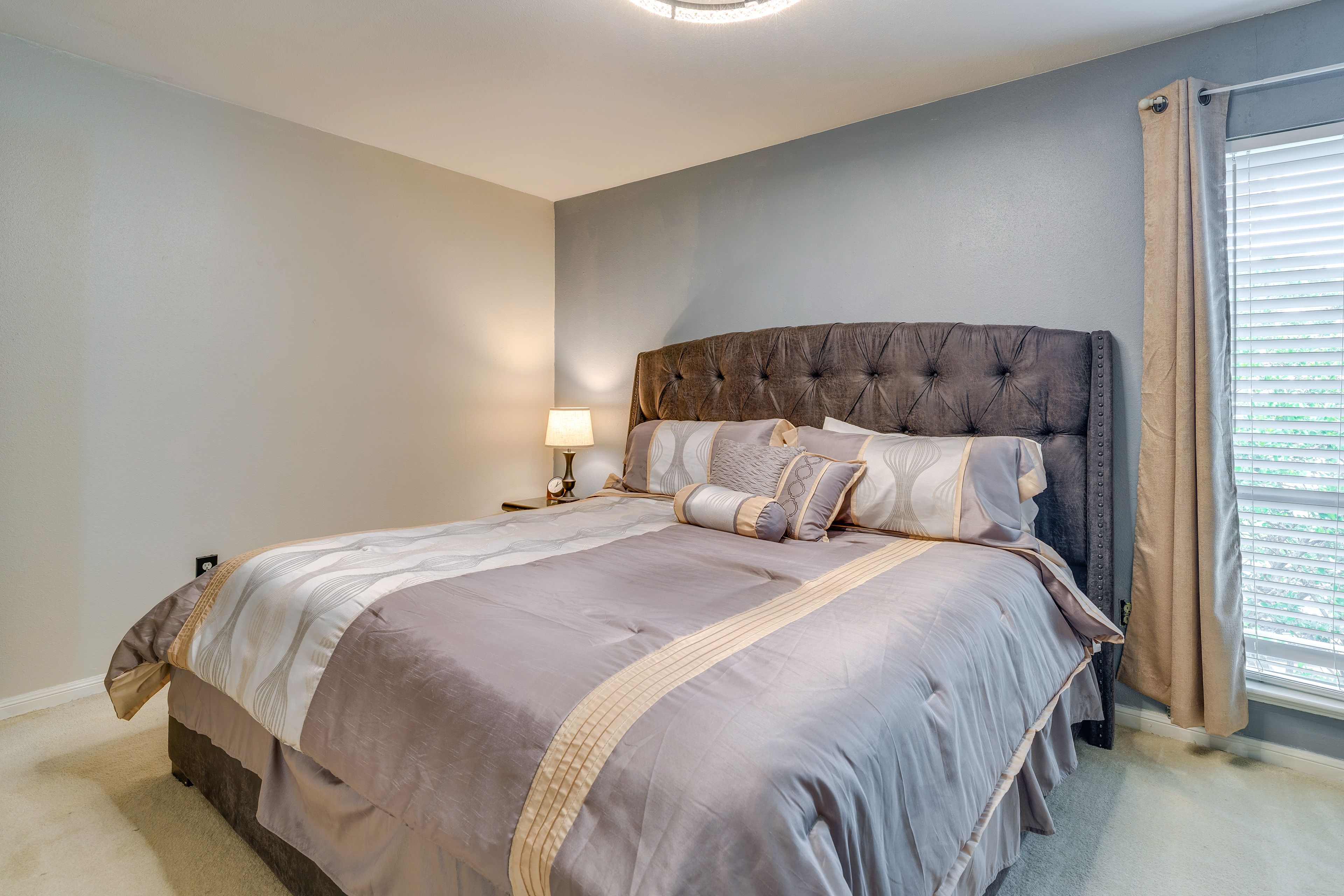 Bedroom 1 | King Bed | Smart TV | 2nd Floor