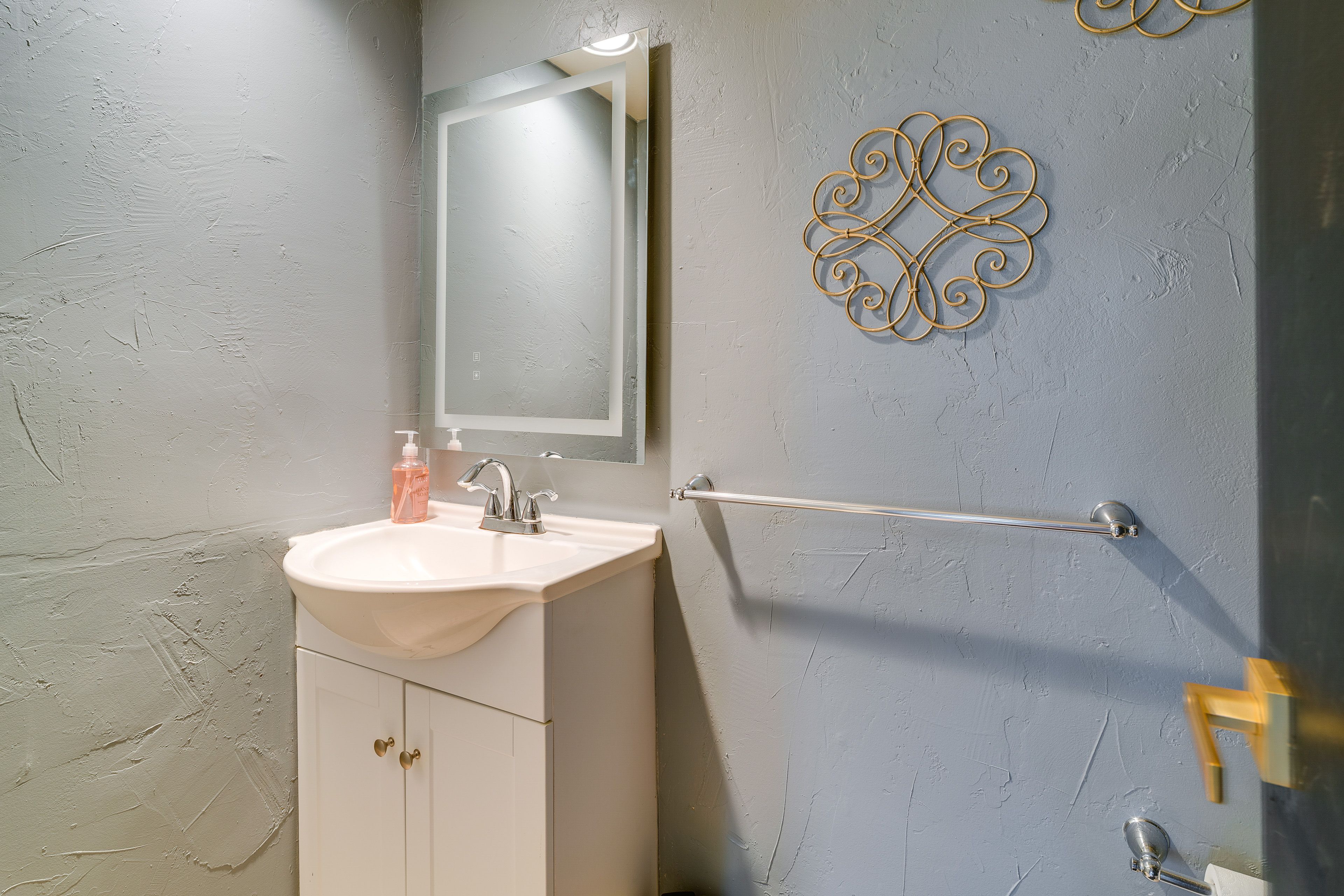 Half Bathroom | 1st Floor