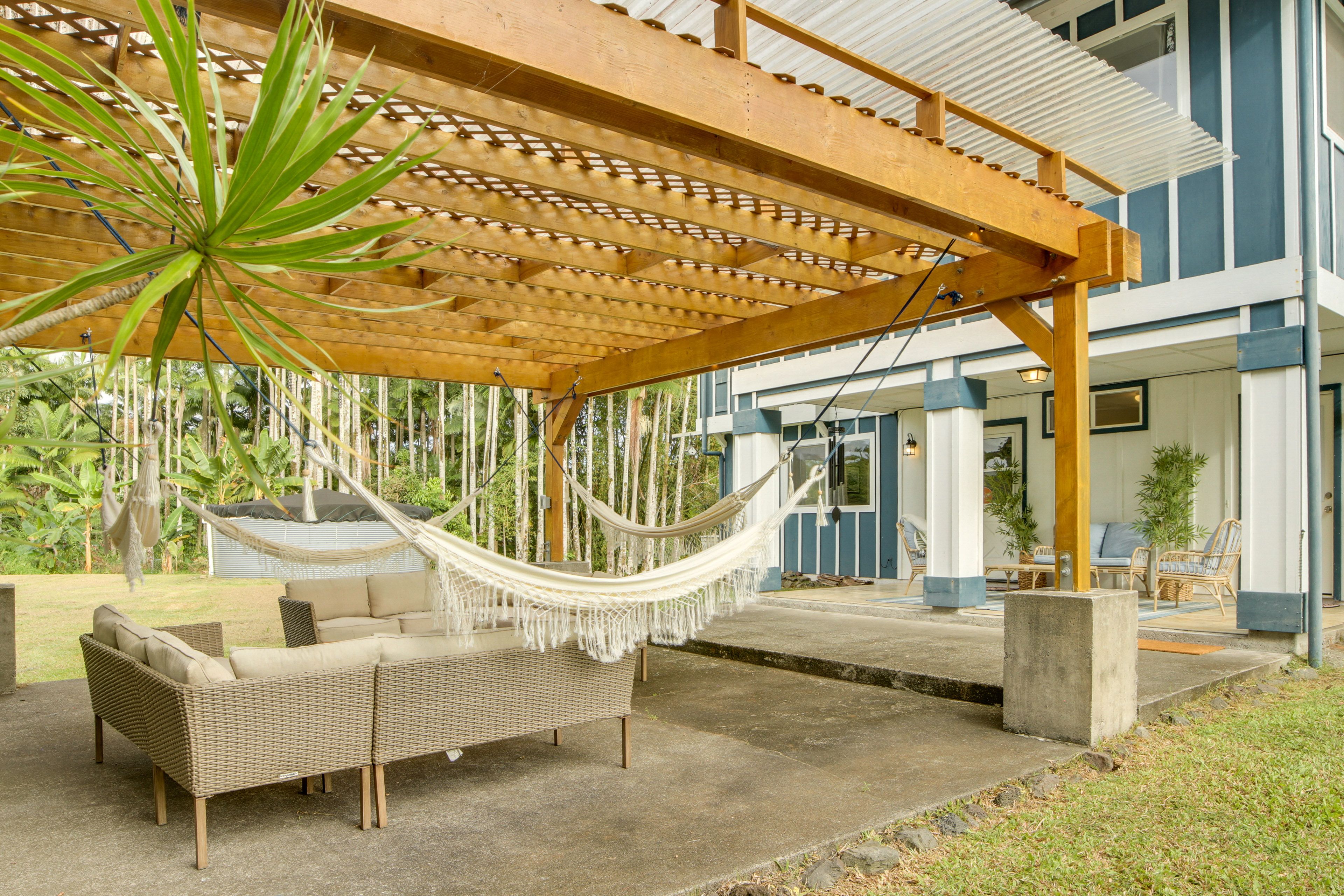 Private Patio | Hammocks | Fire Pit