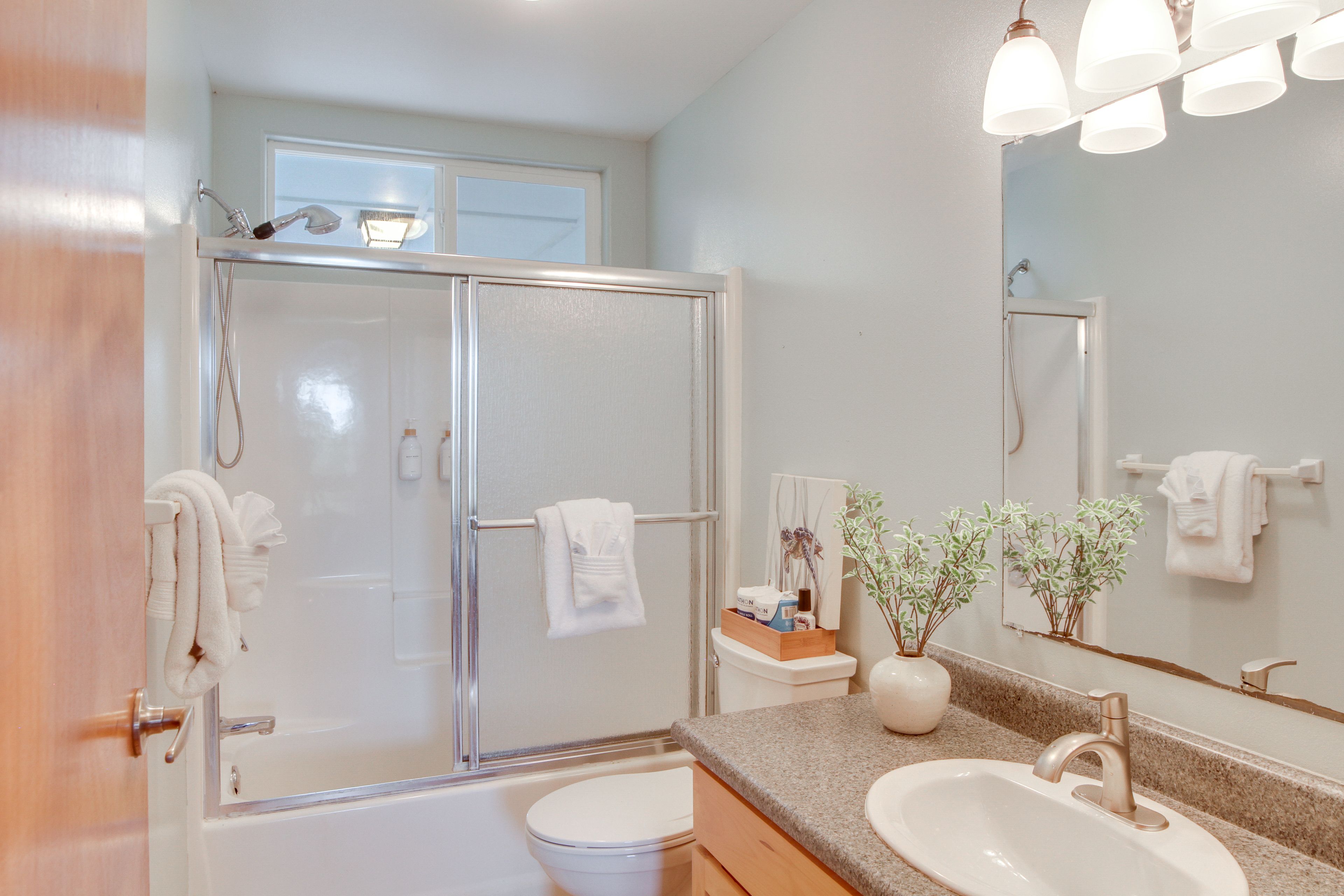 Bathroom | Complimentary Toiletries | 1st Floor