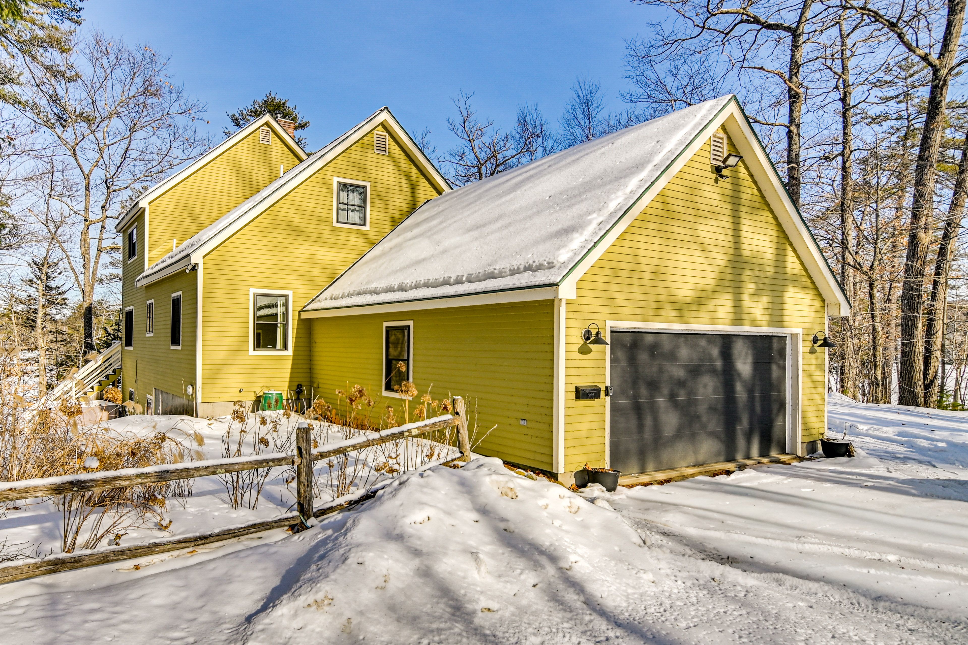 Parking | Driveway (5-6 Vehicles)