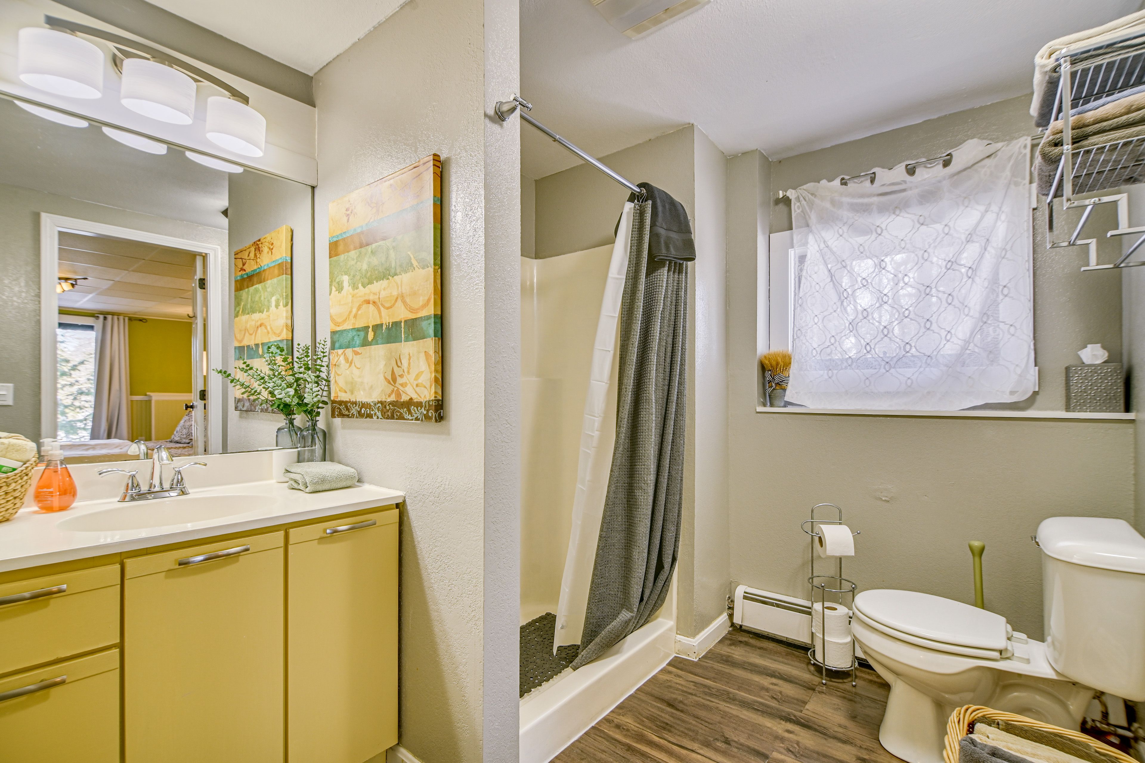 Full Bathroom | 1st Floor