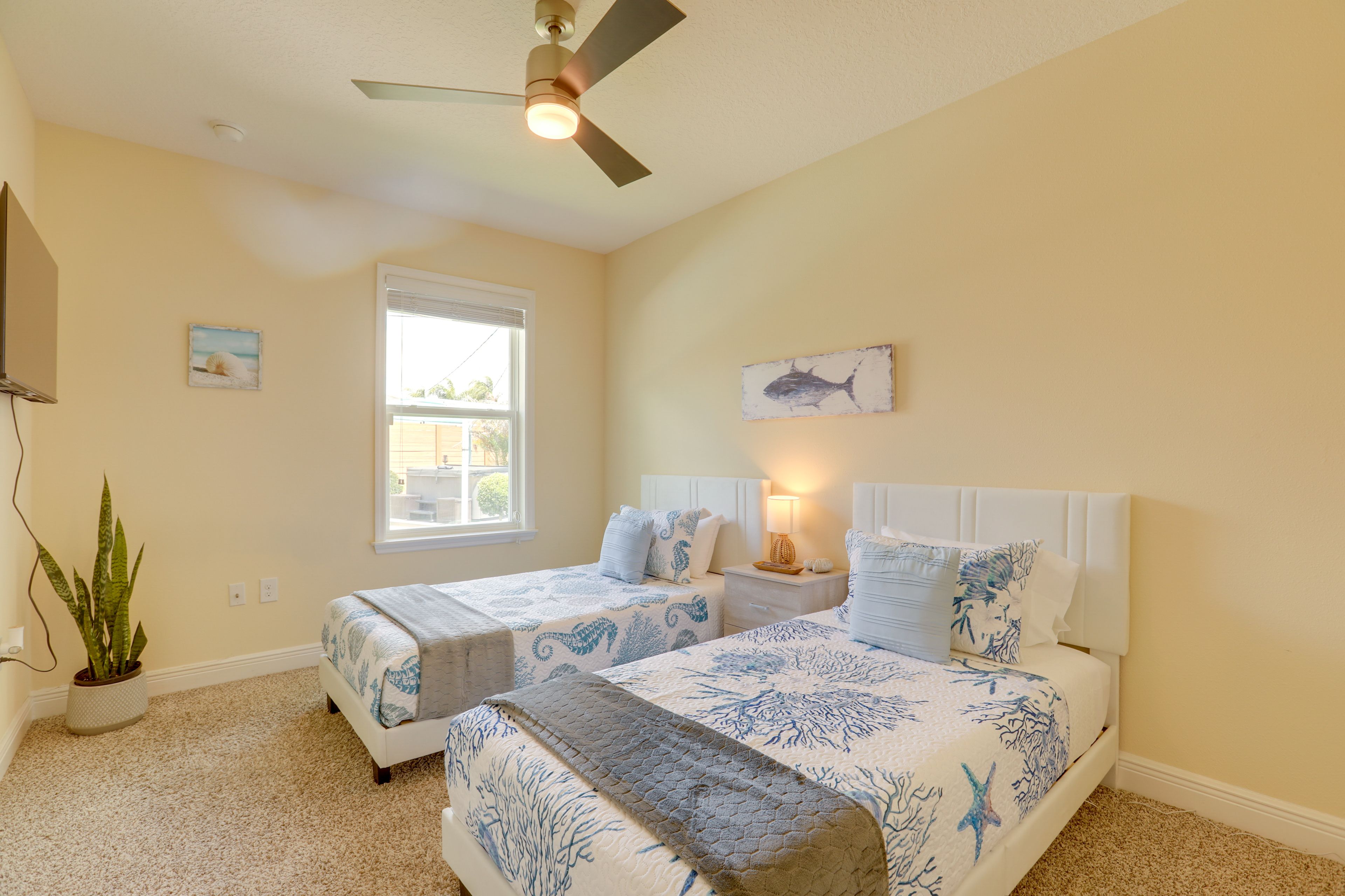 Bedroom 4 | 2 Twin Beds (Convertible to King)