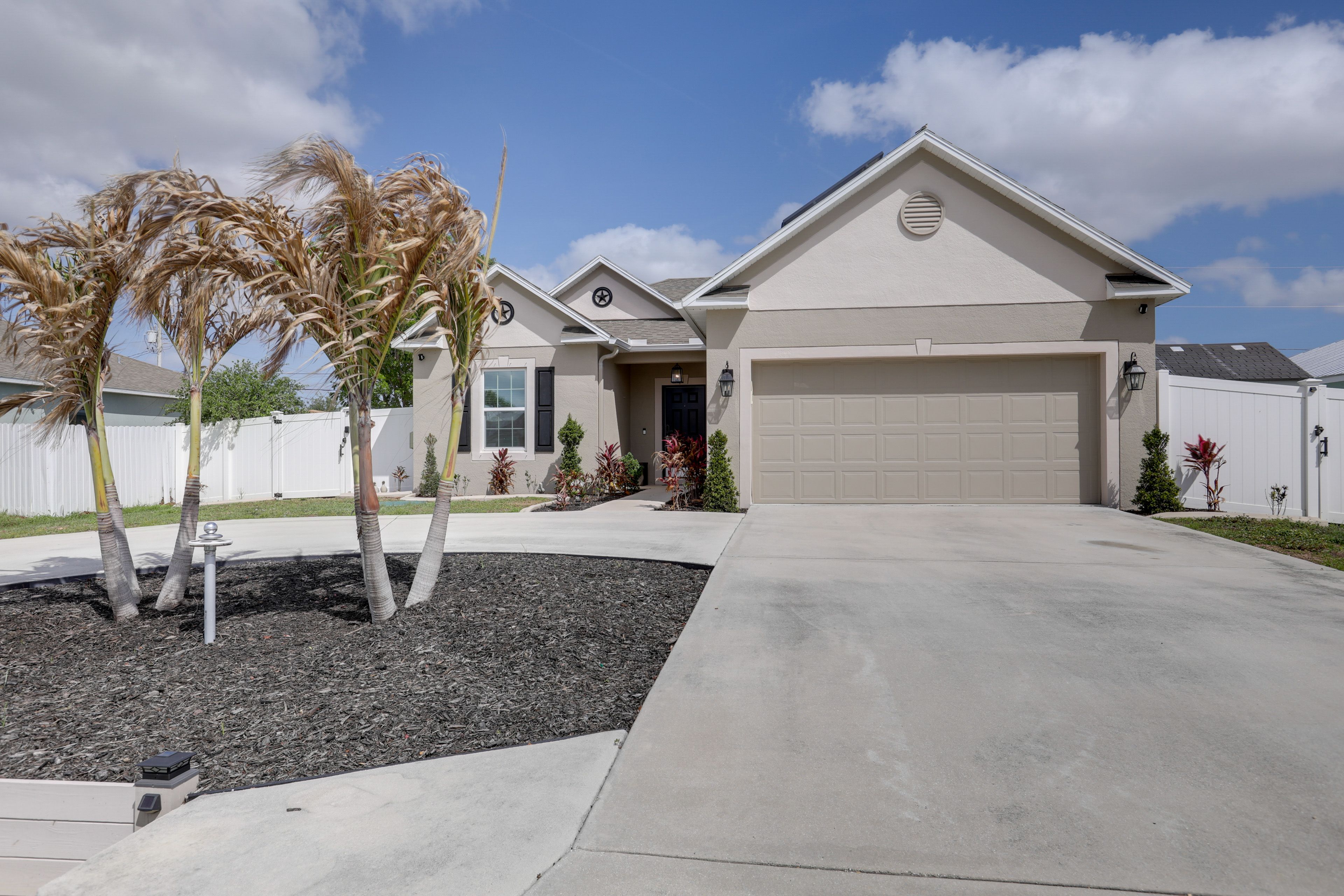 Driveway Parking | 6 Vehicles