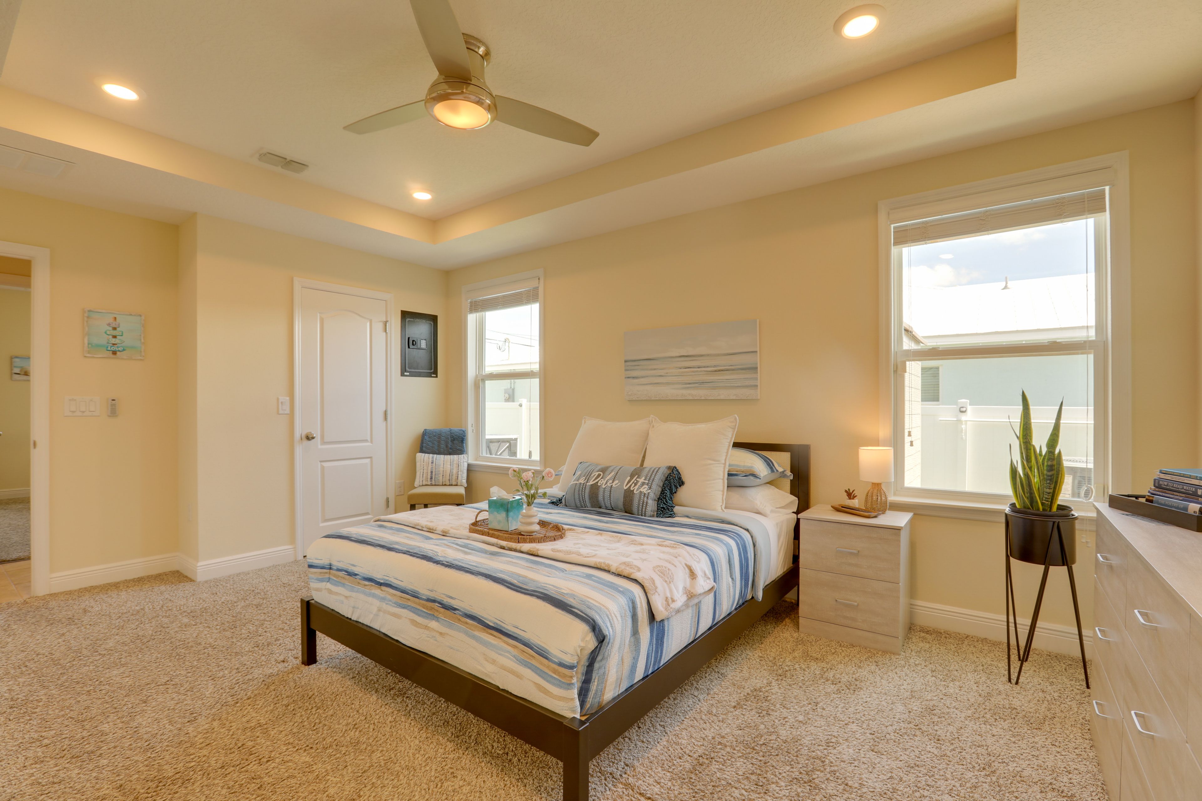 Bedroom 1 | Queen Bed