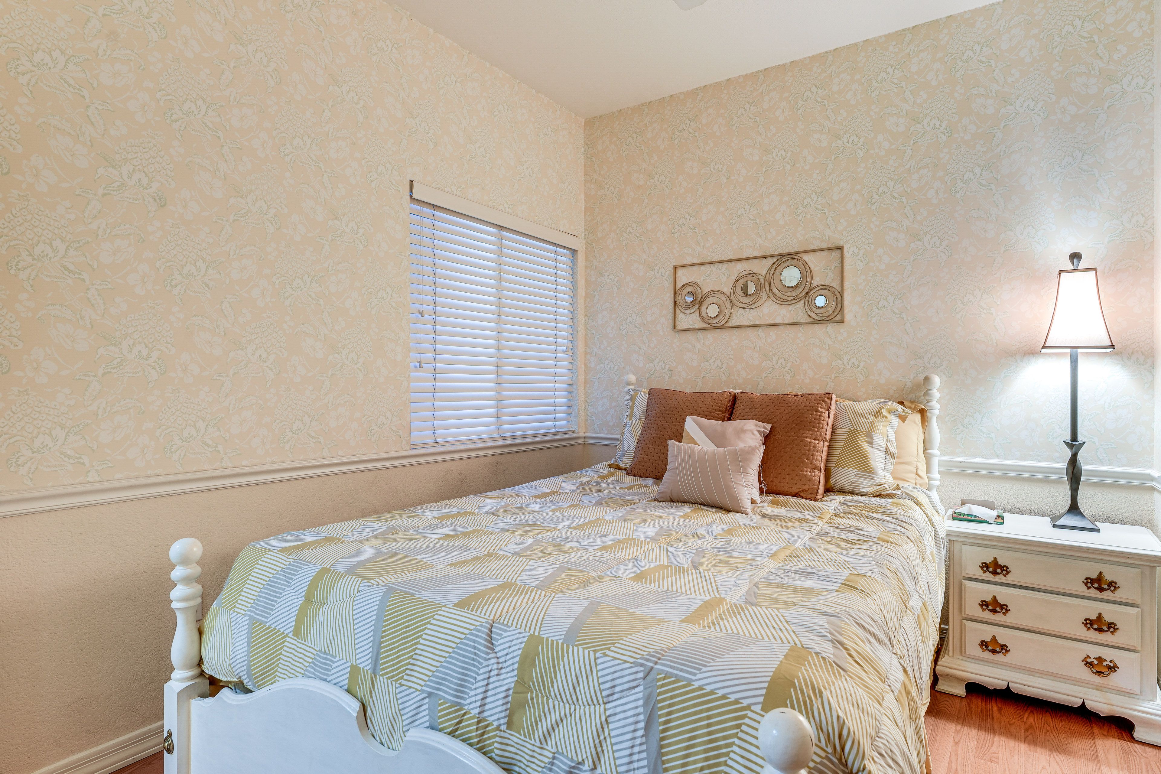 Bedroom 2 | Queen Bed