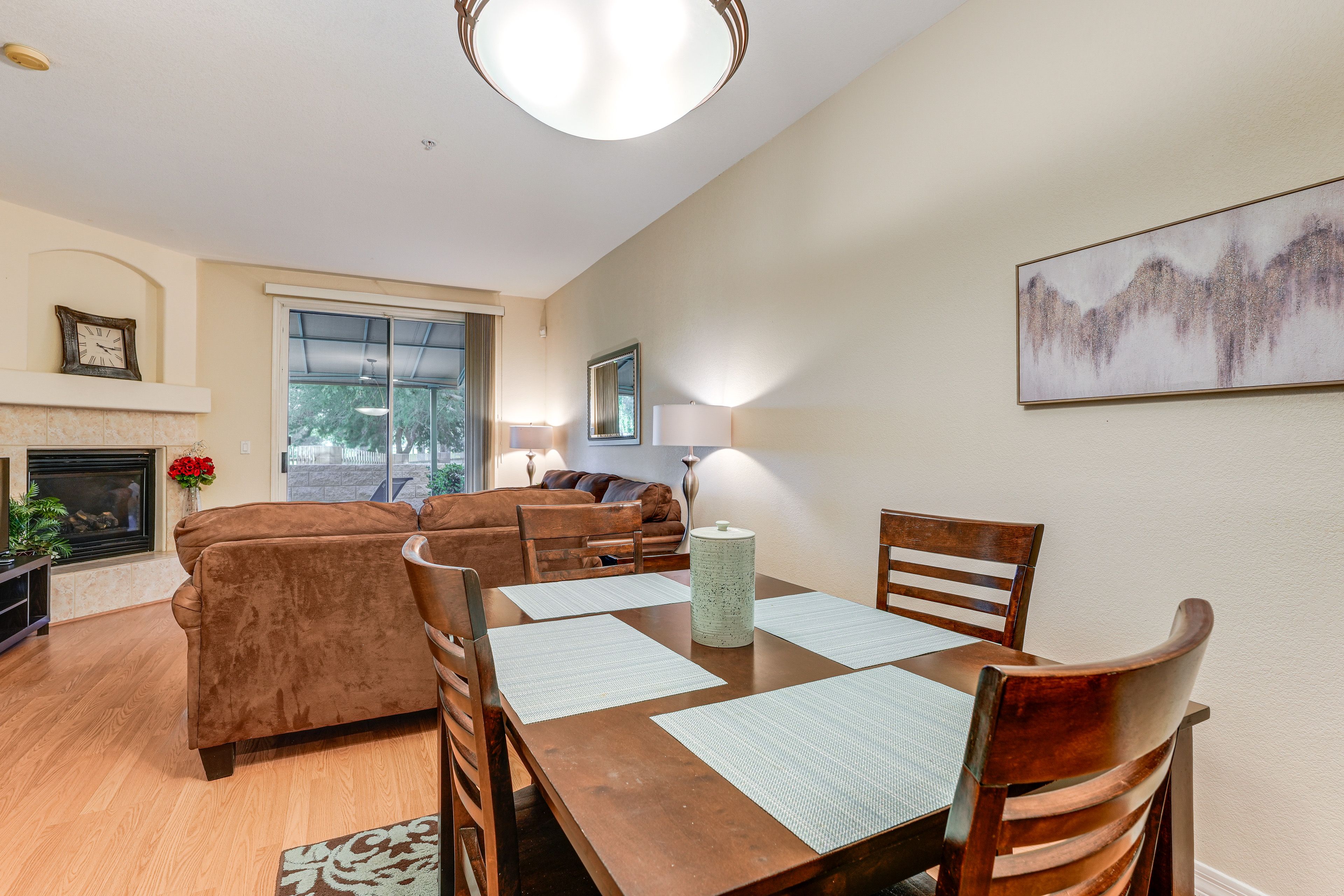 Dining Area | Dishware/Flatware Provided