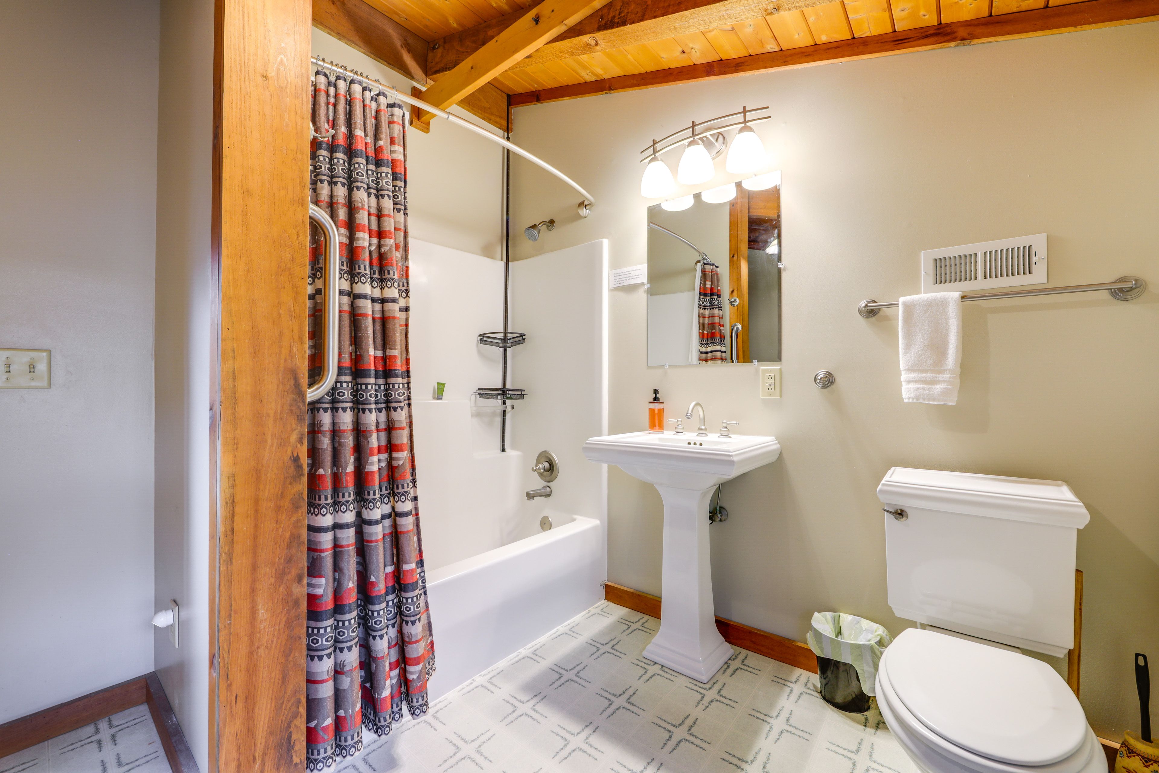 Bathroom | 2nd Floor