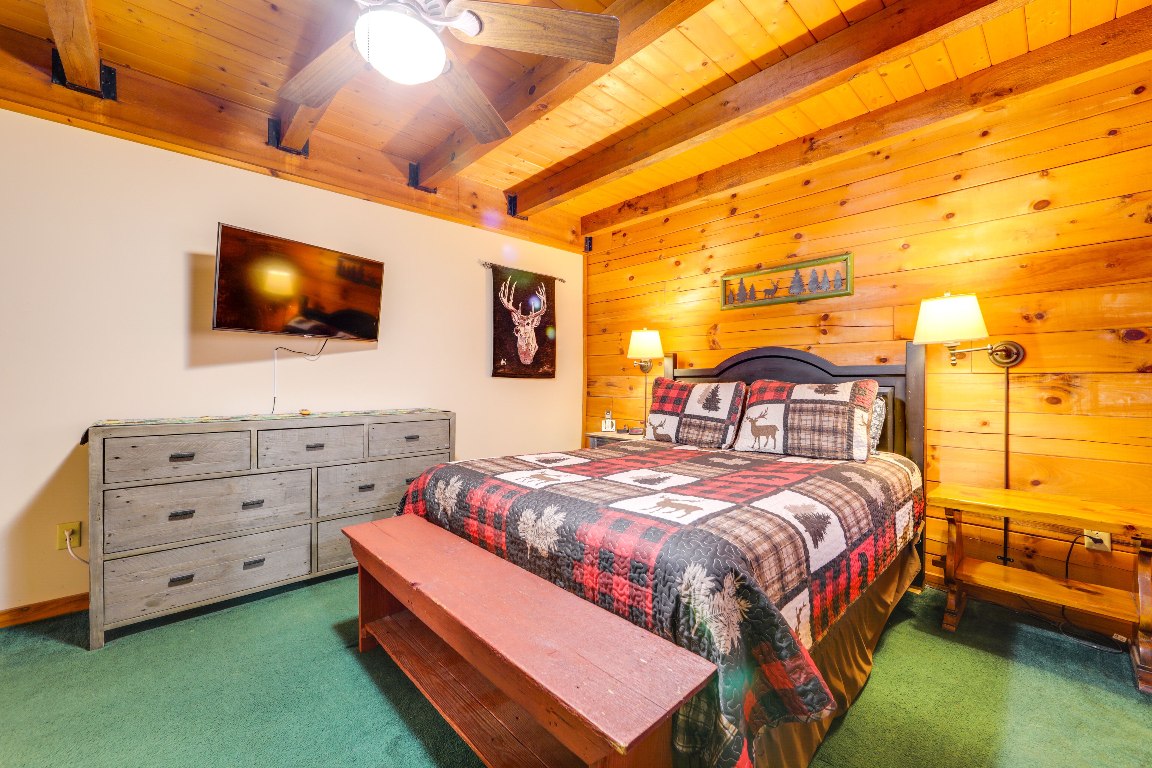 Bedroom 1 | Queen Bed | 1st Floor