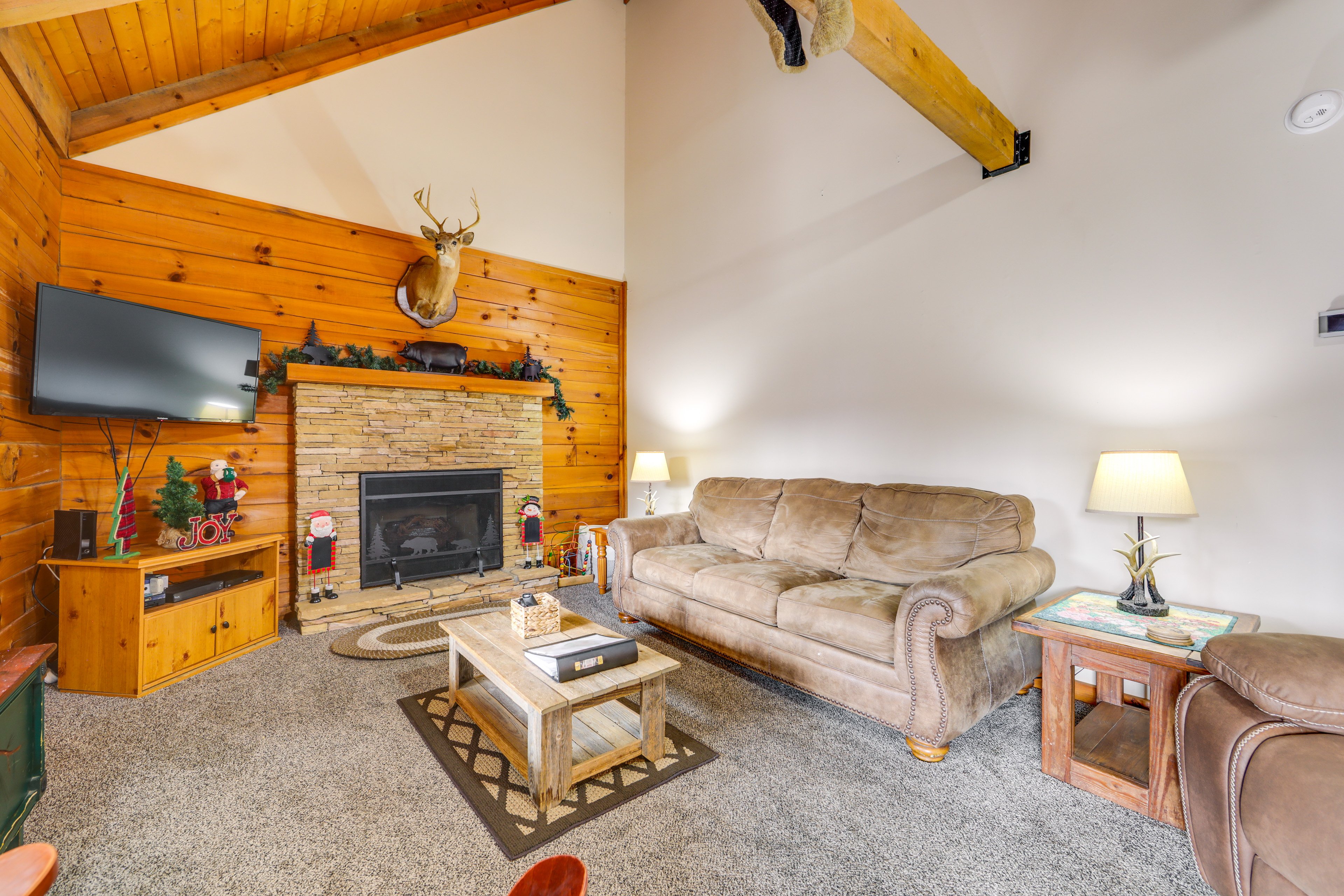 Maggie Valley Vacation Rental | 2BR | 2BA | 1,400 Sq Ft | 3 Steps to Enter