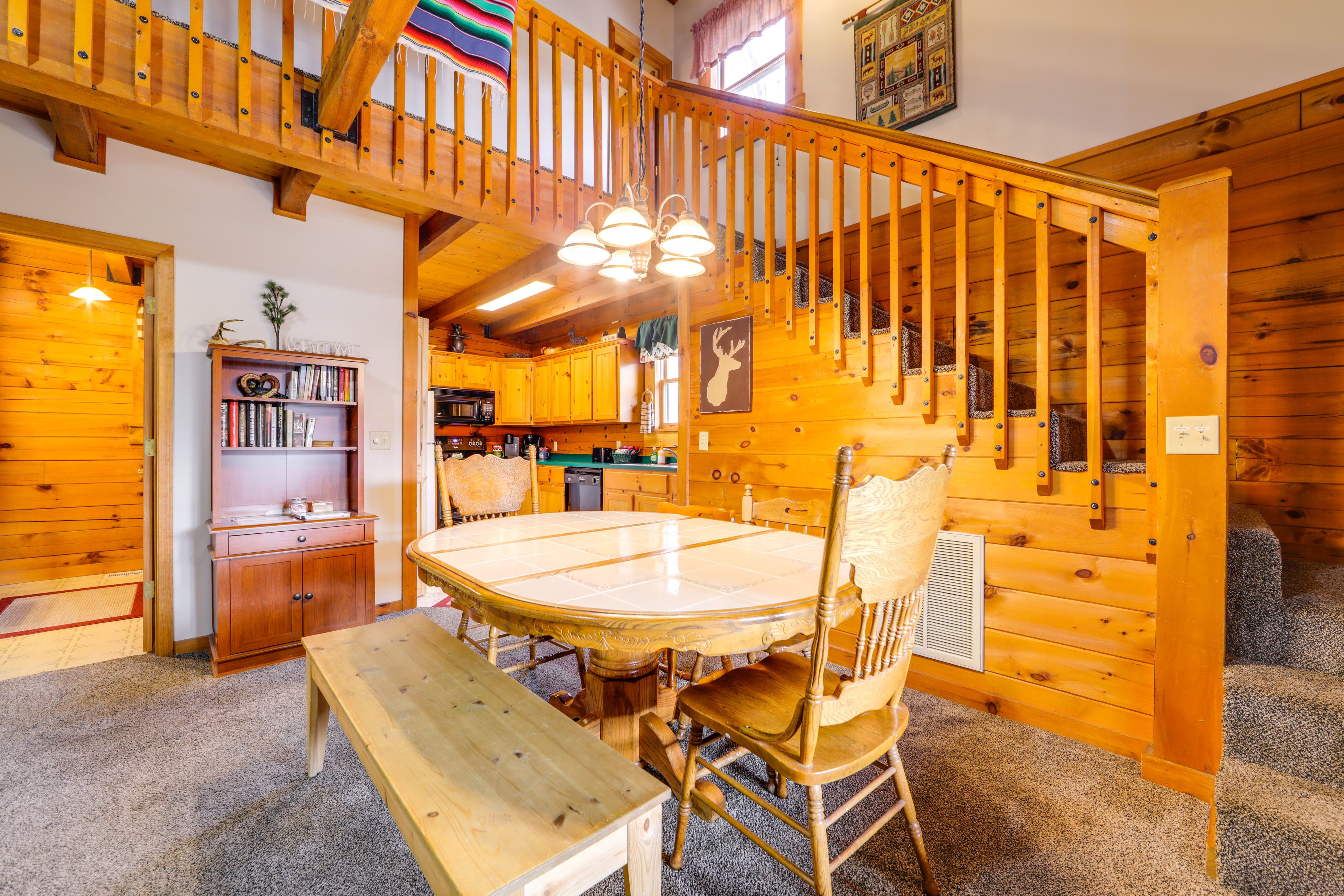 Dining Area | Dishware/Flatware Provided | 1st Floor
