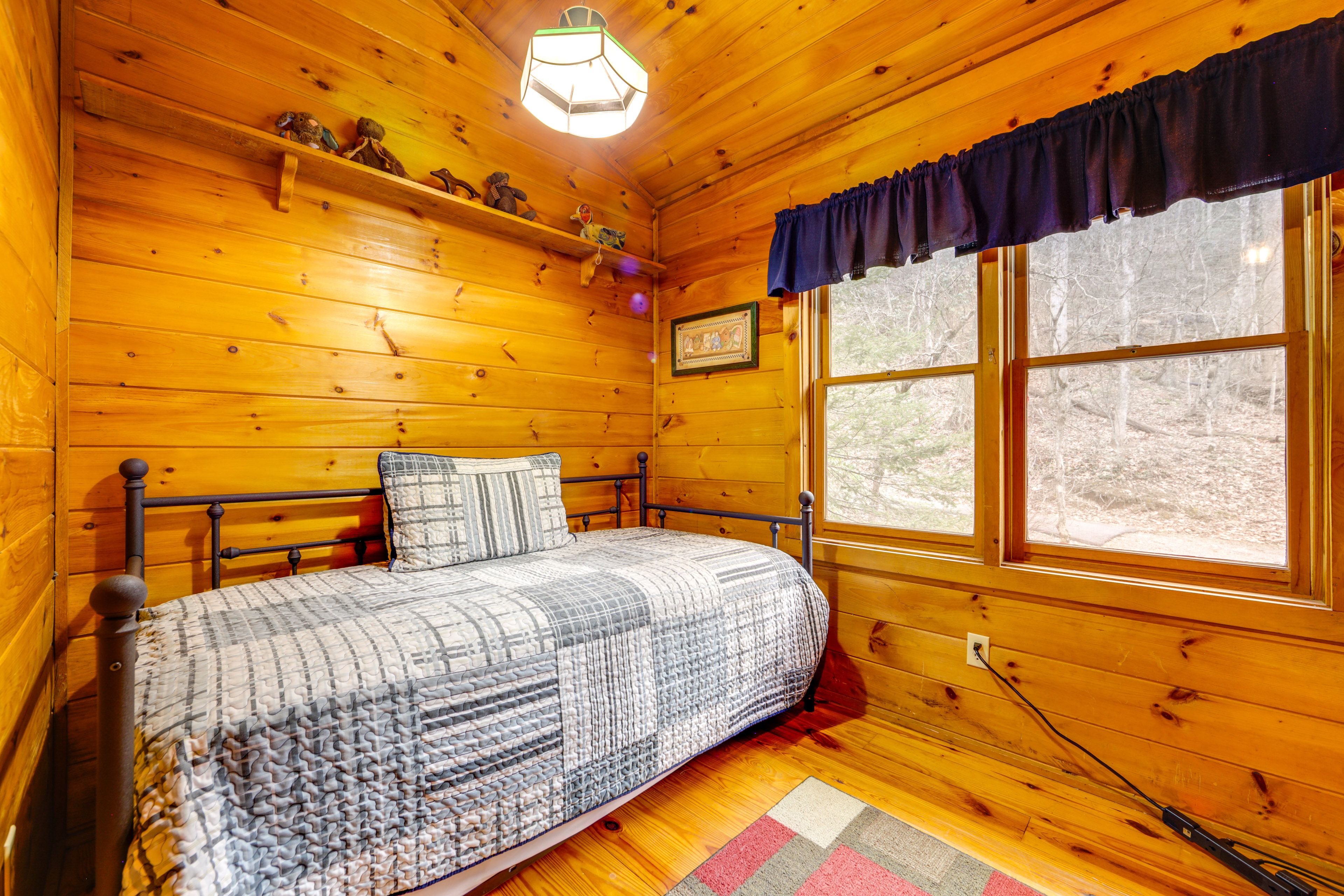 Loft | Twin Daybed w/ Twin Trundle | Smart TV | 2nd Floor