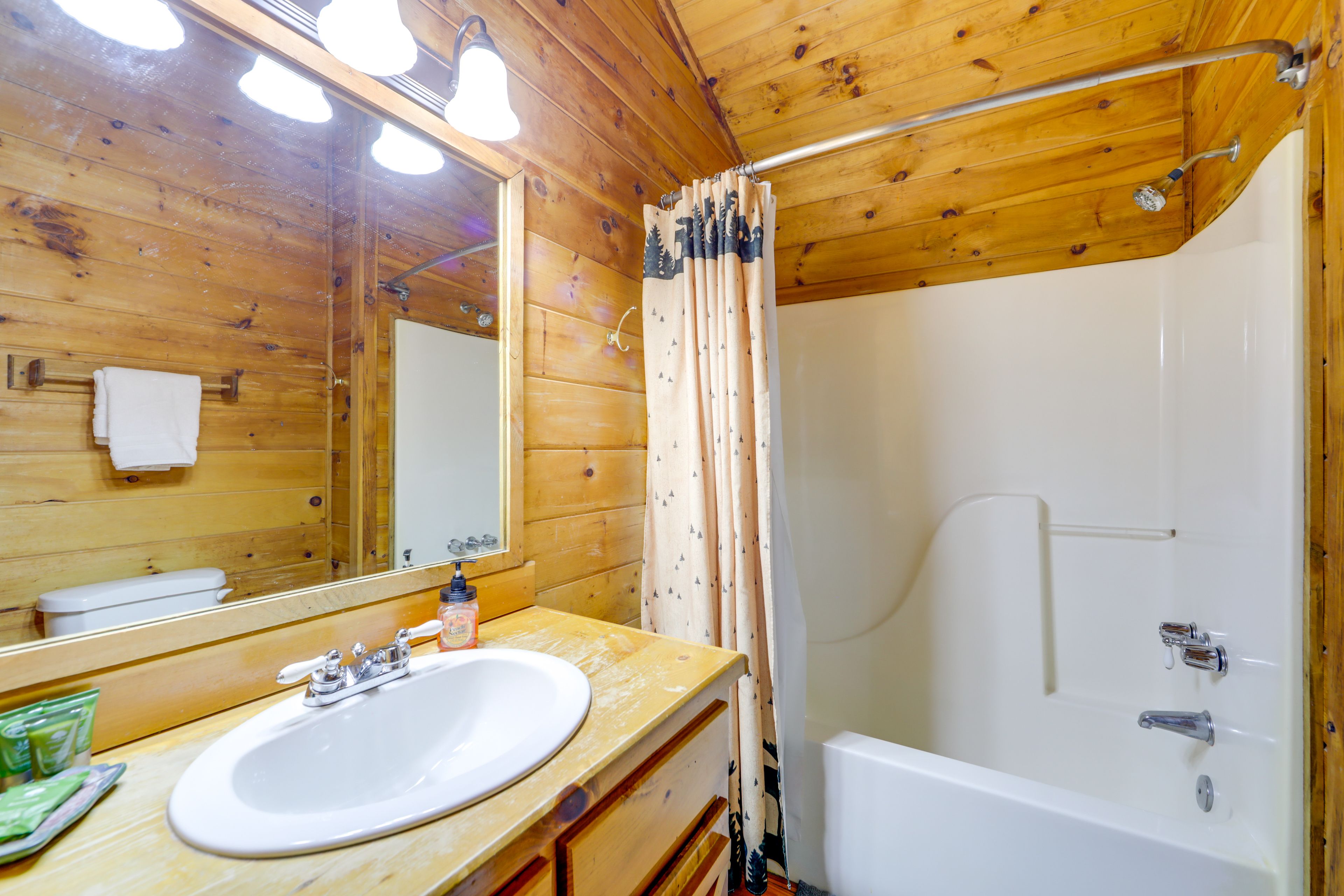 Bathroom | 2nd Floor