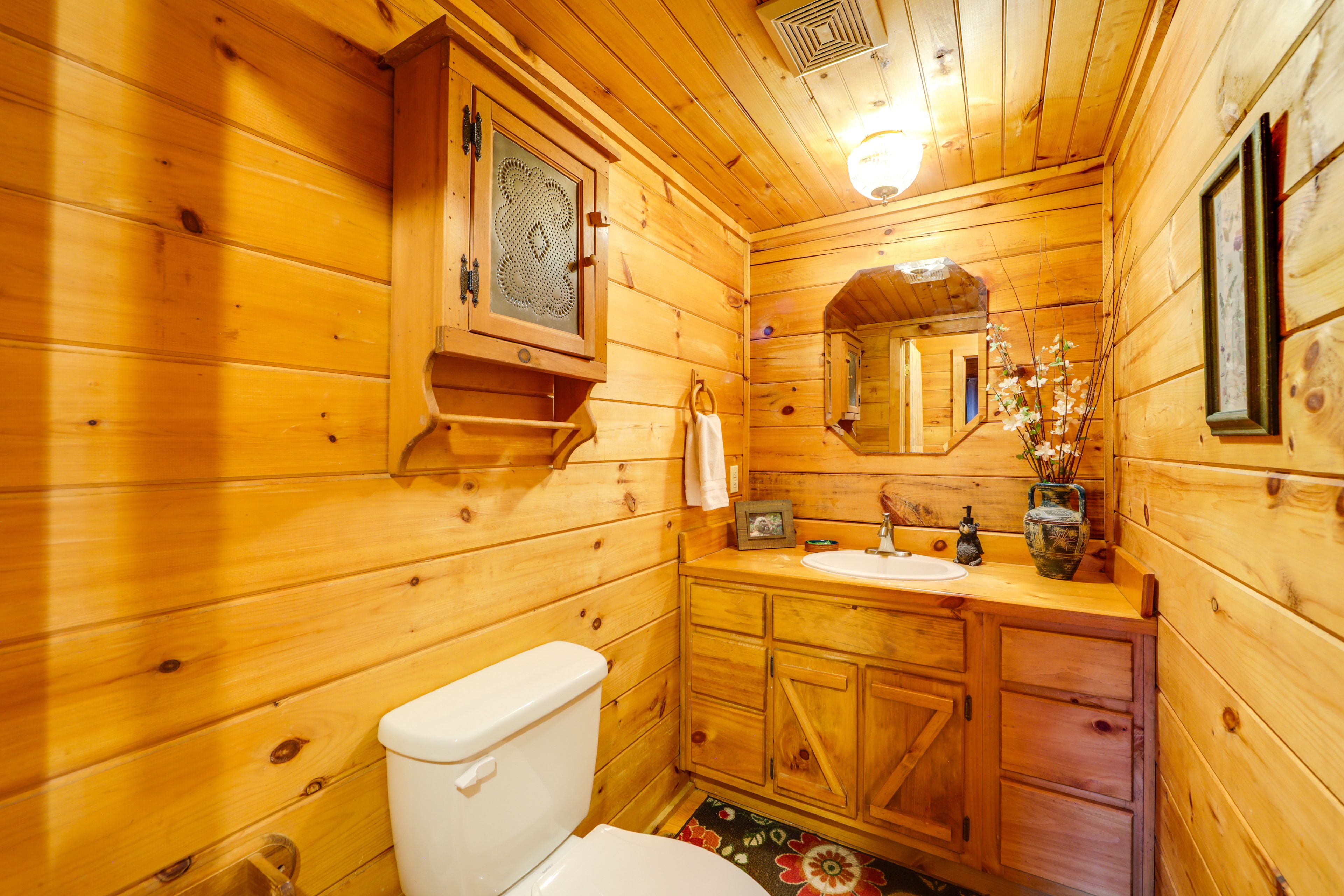 Half Bathroom | 1st Floor