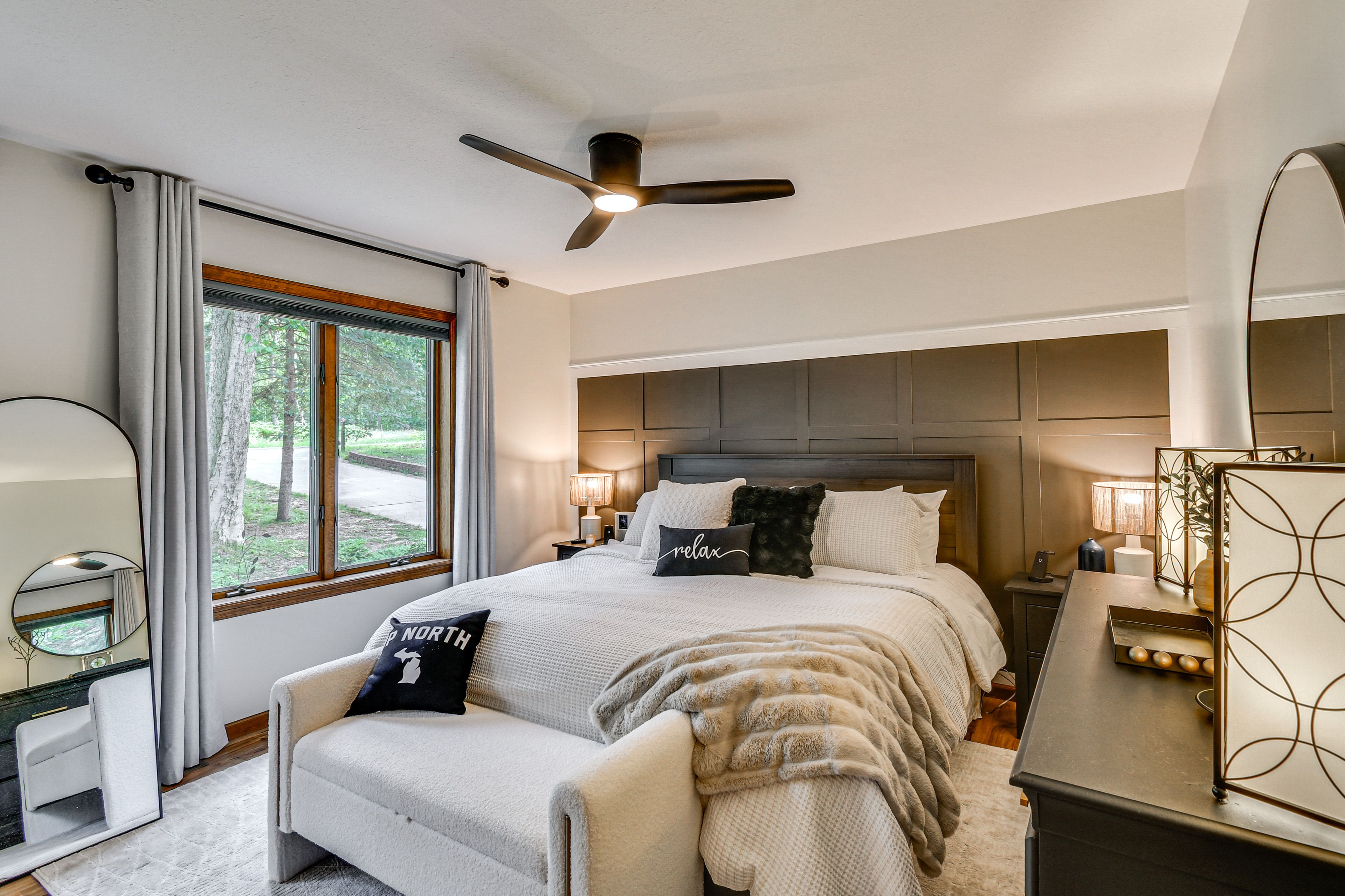 Bedroom 1 | King Bed | 1st Floor