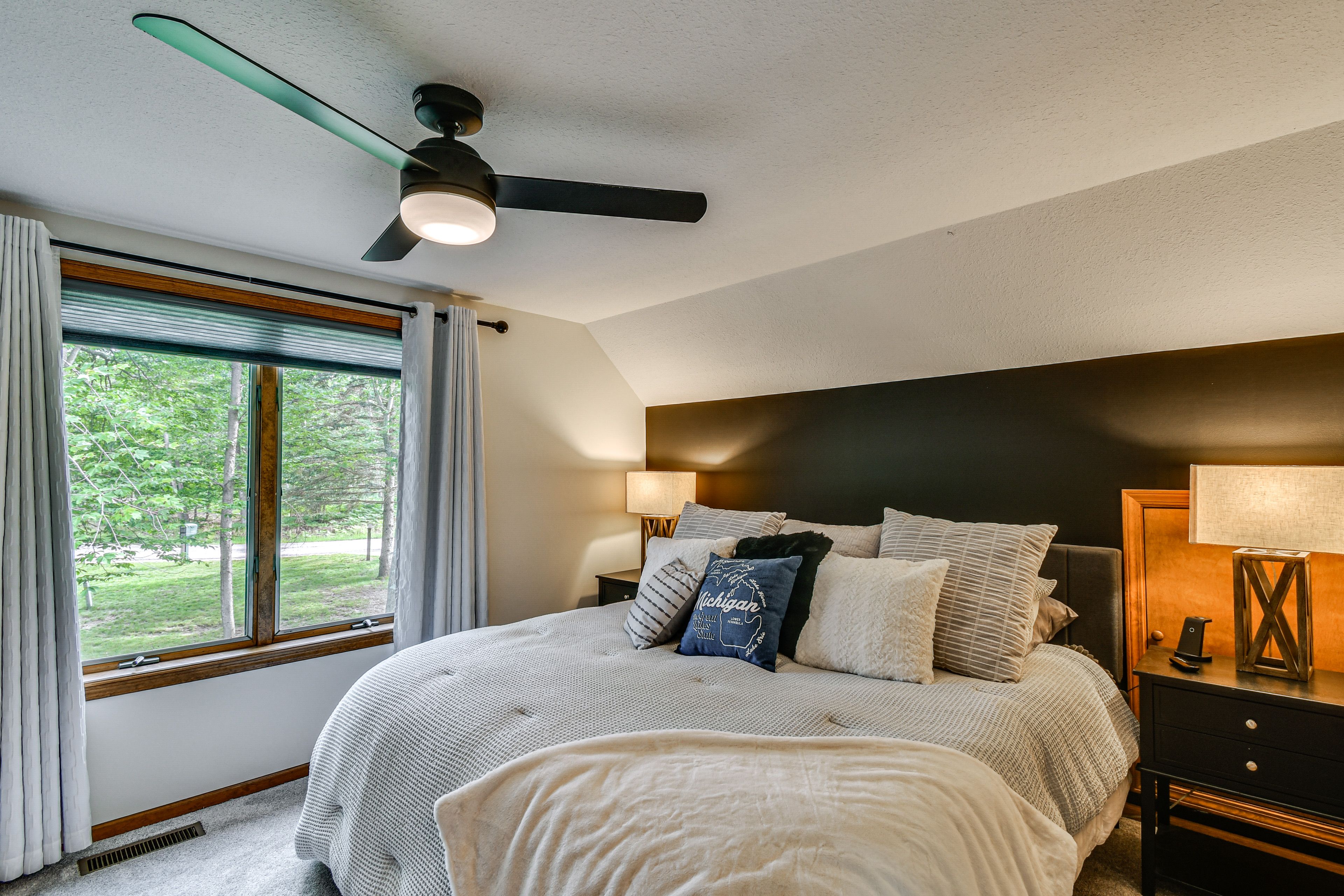 Bedroom 2 | King Bed | 2nd Floor