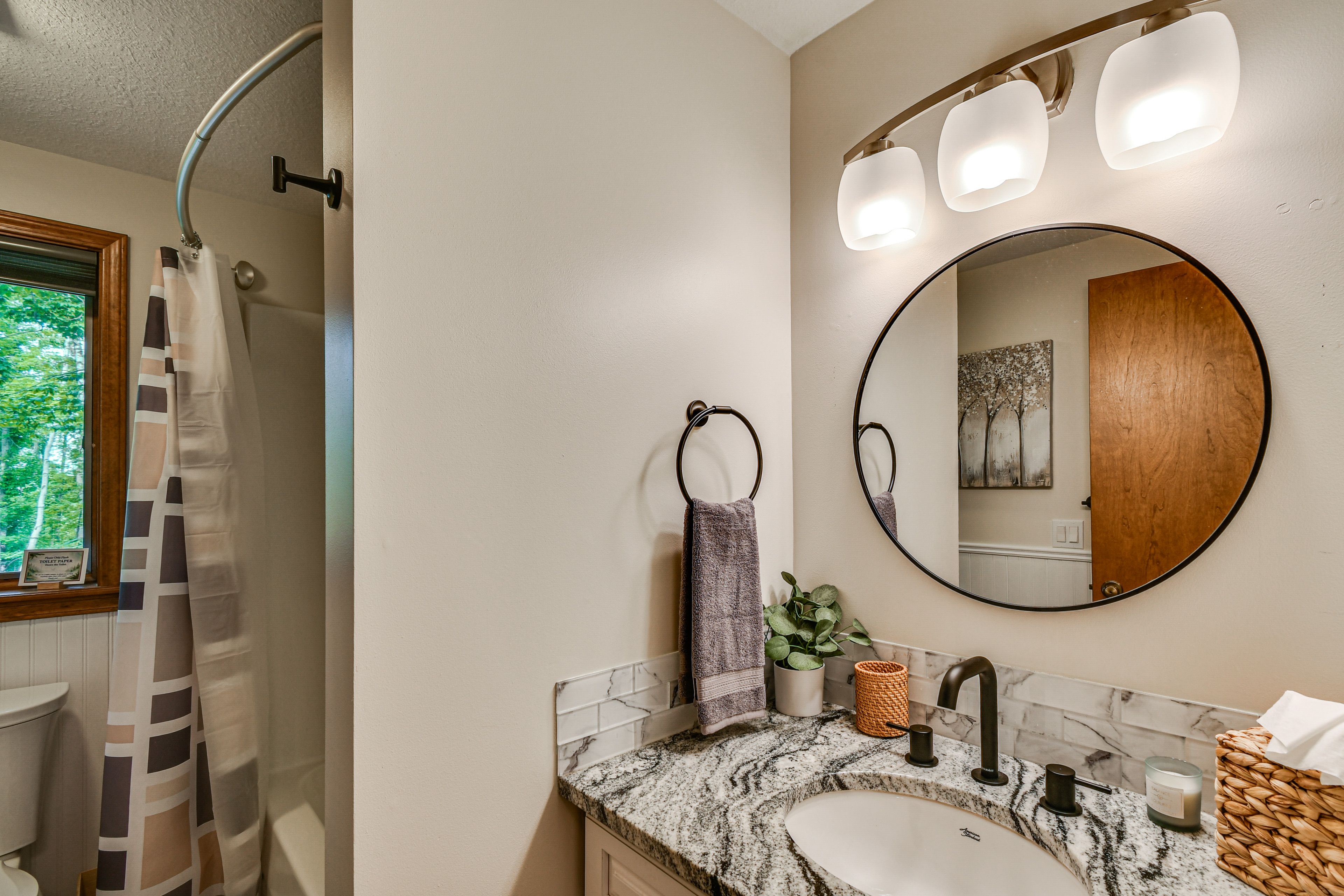Bathroom | 2nd Floor