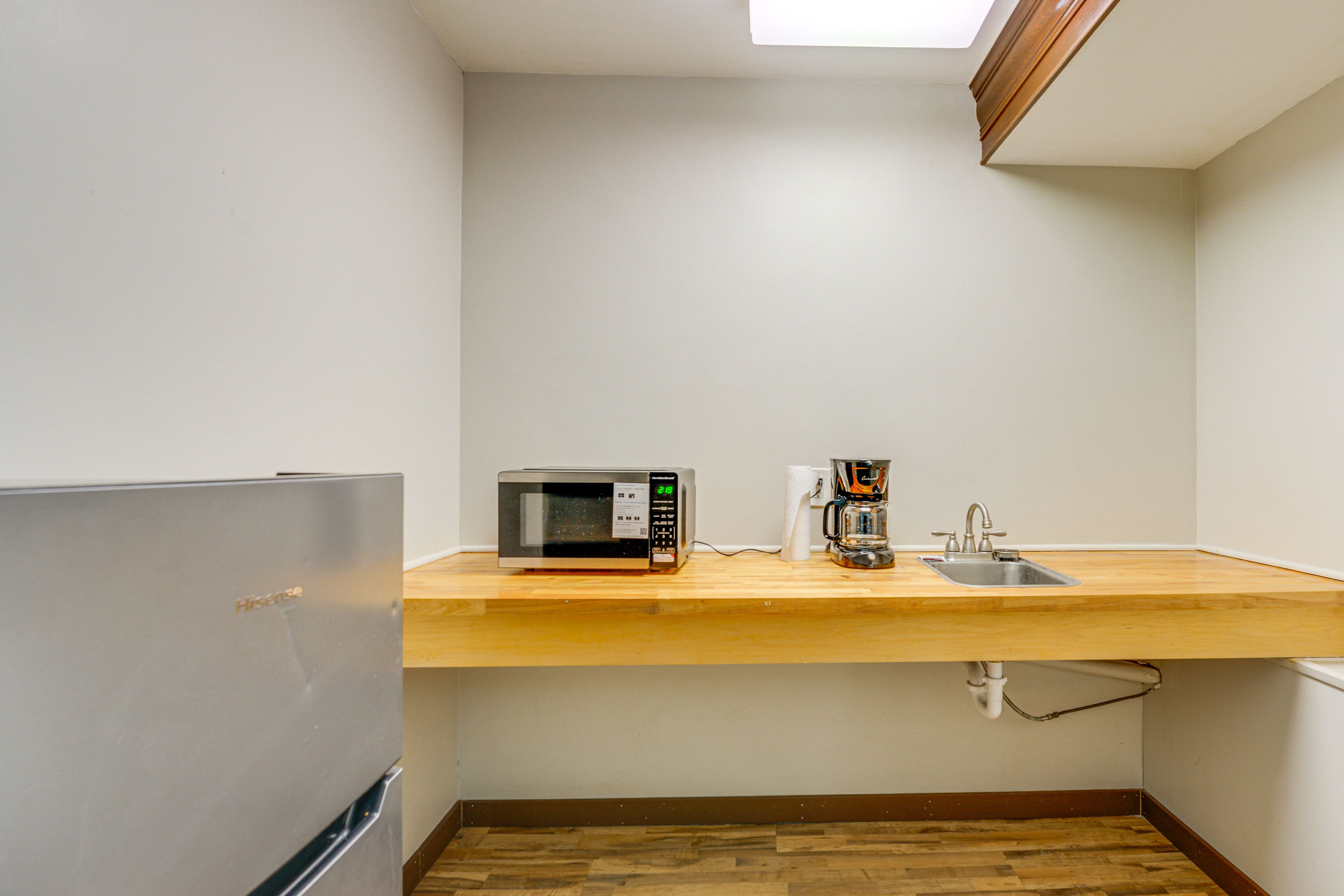 Kitchenette | Toaster | 250-Sq-Ft Studio