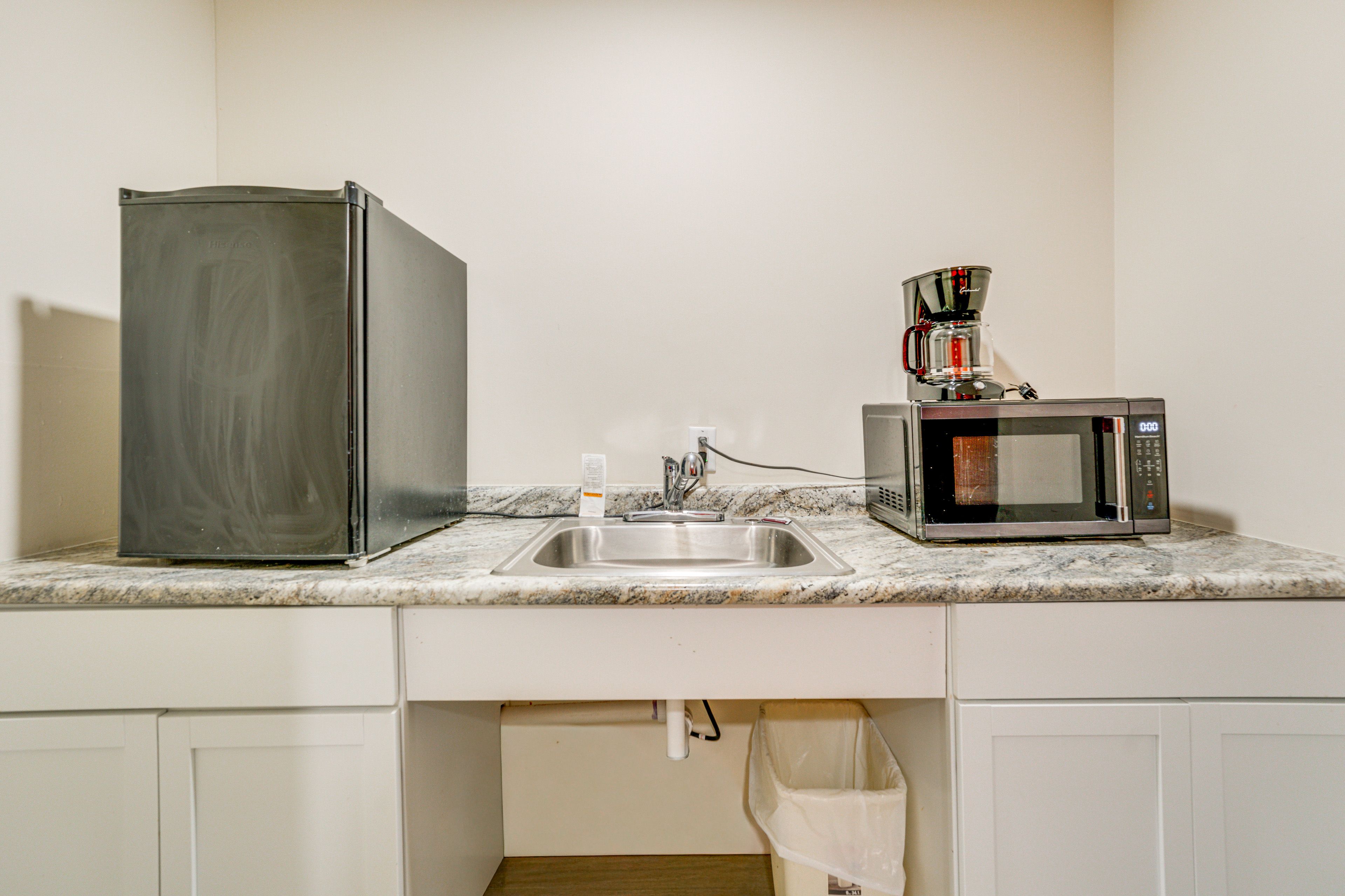 Kitchenette | Toaster | 250-Sq-Ft Studio