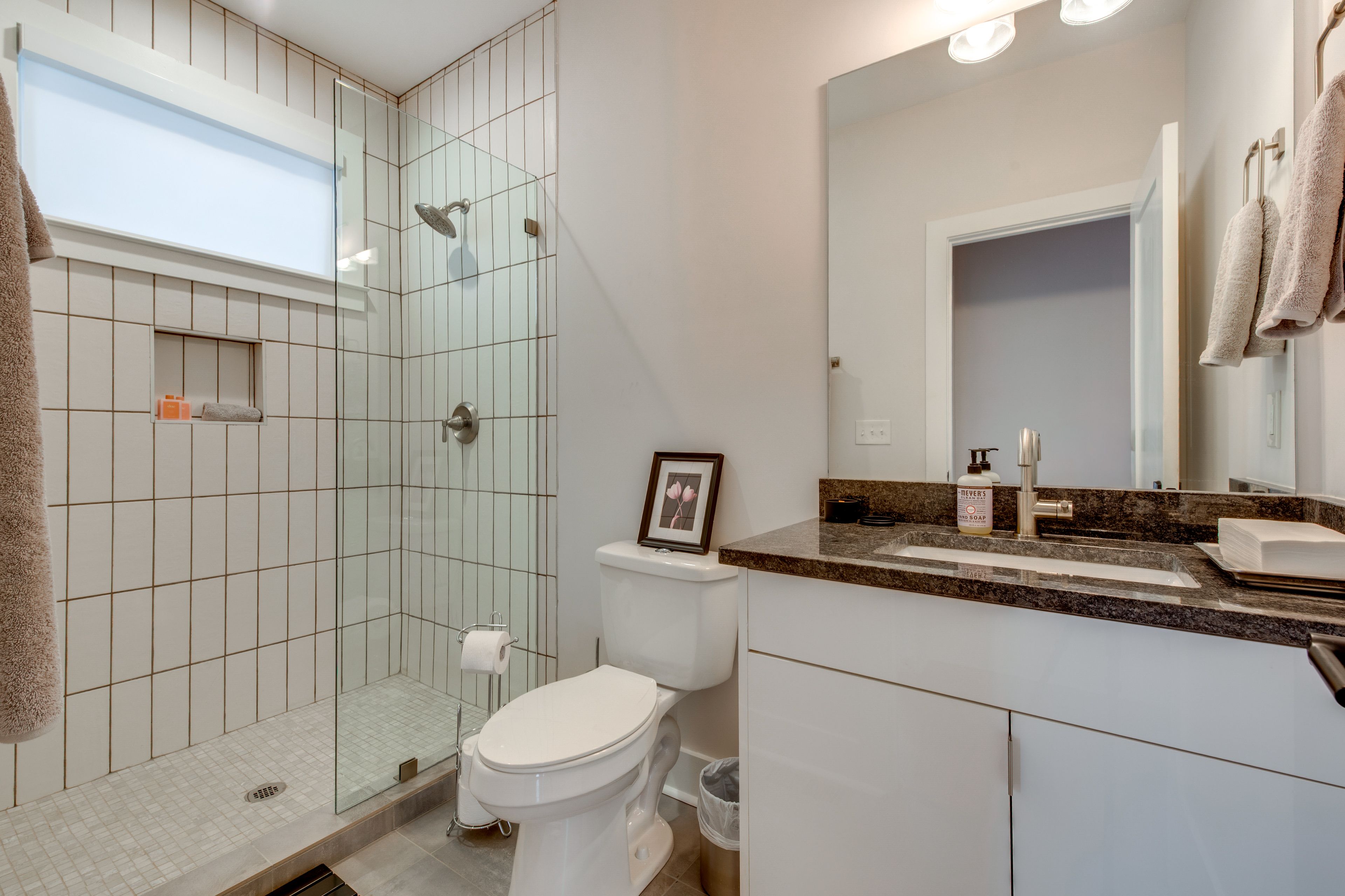 Full Bathroom | Upper Level