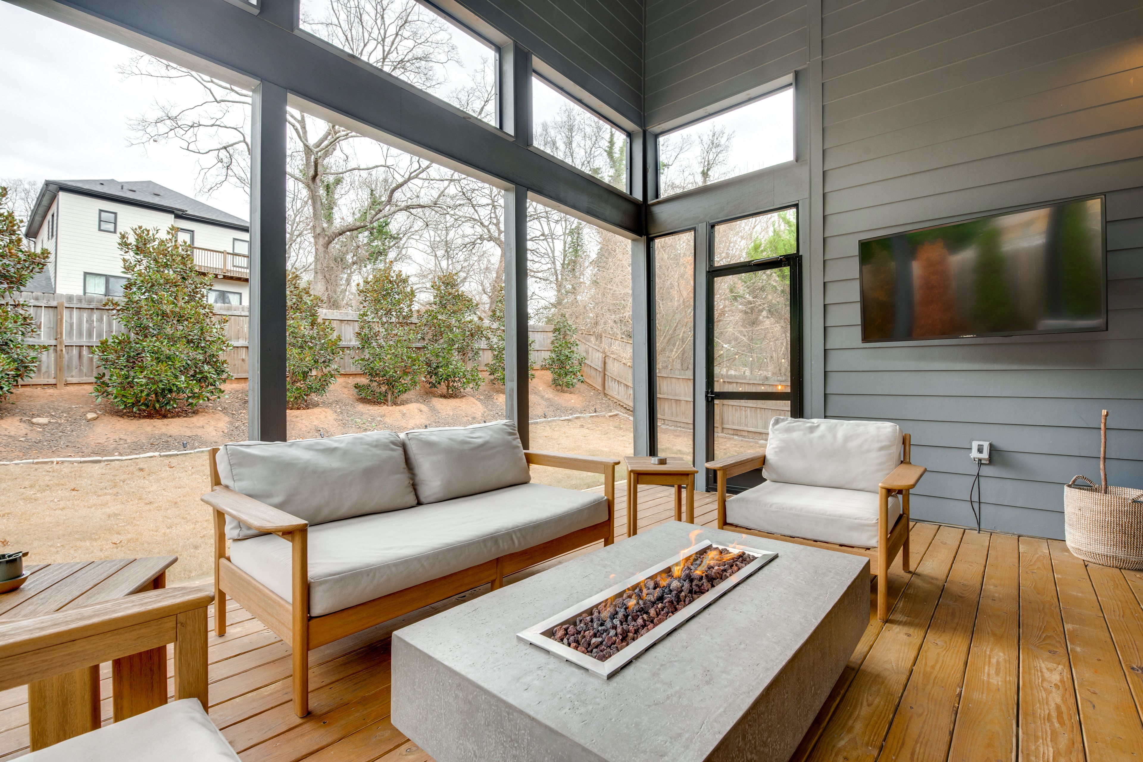 Screened Porch | Fire Pit | Smart TV