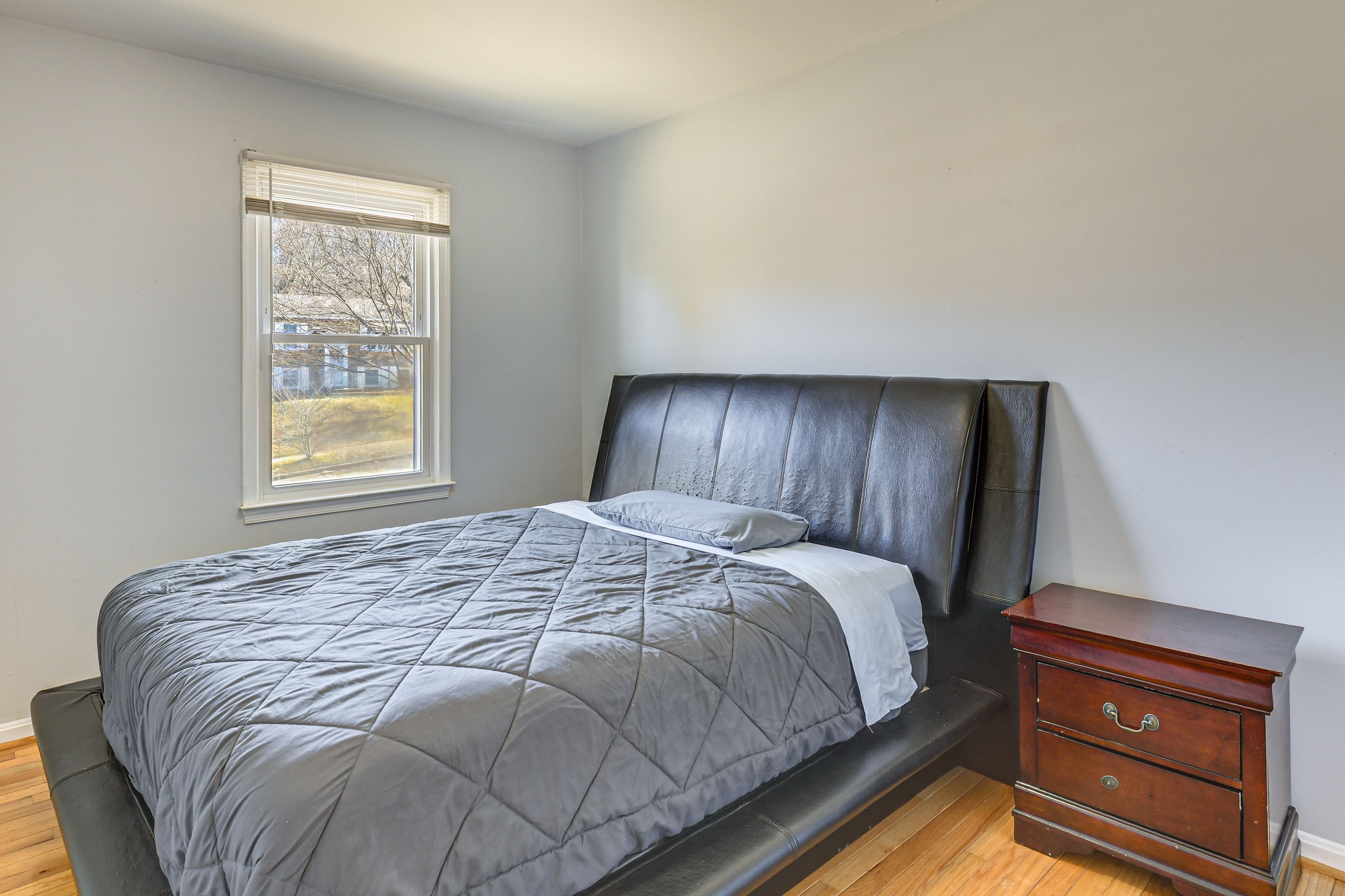 Bedroom 3 | Queen Bed