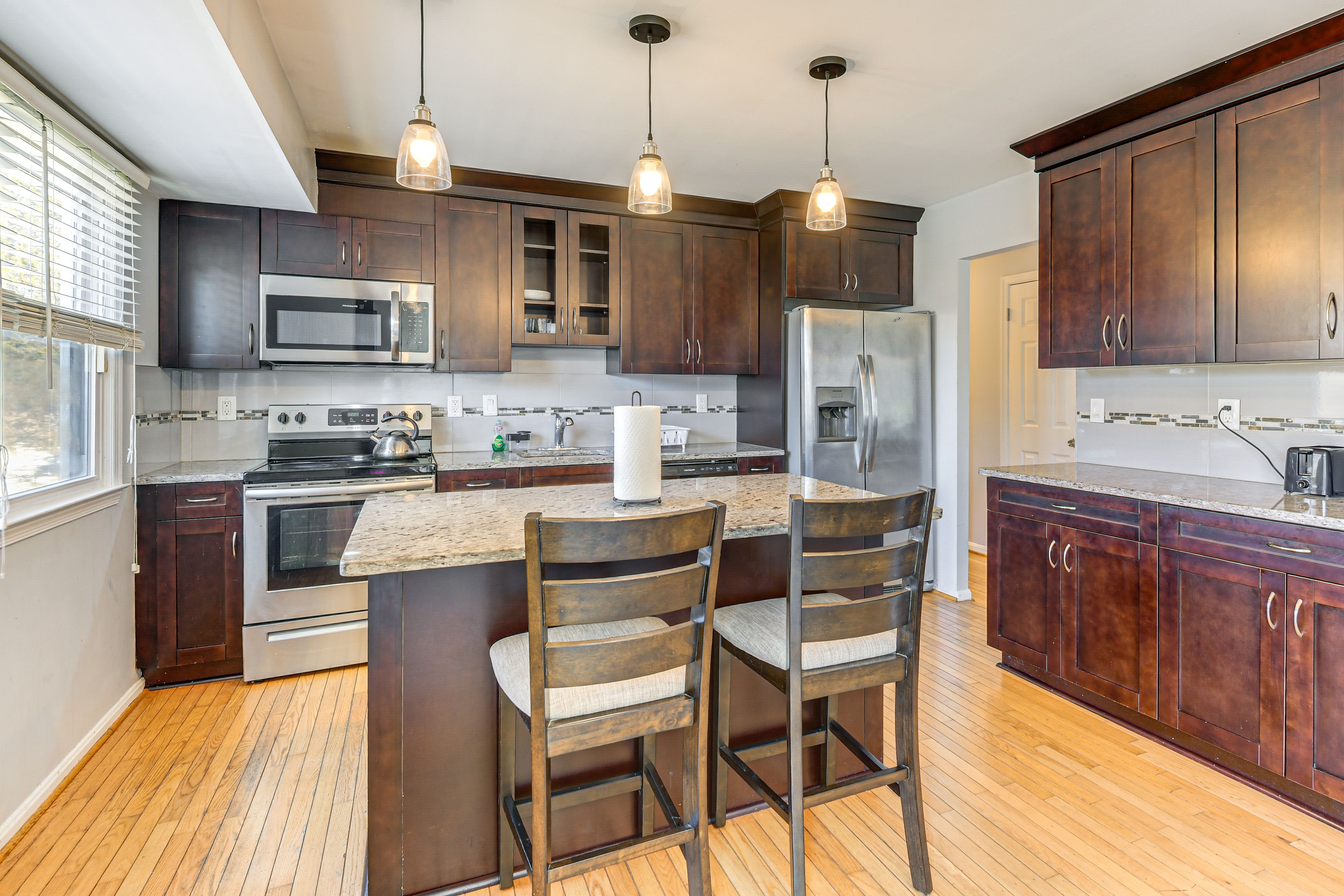 Kitchen | Breakfast Bar