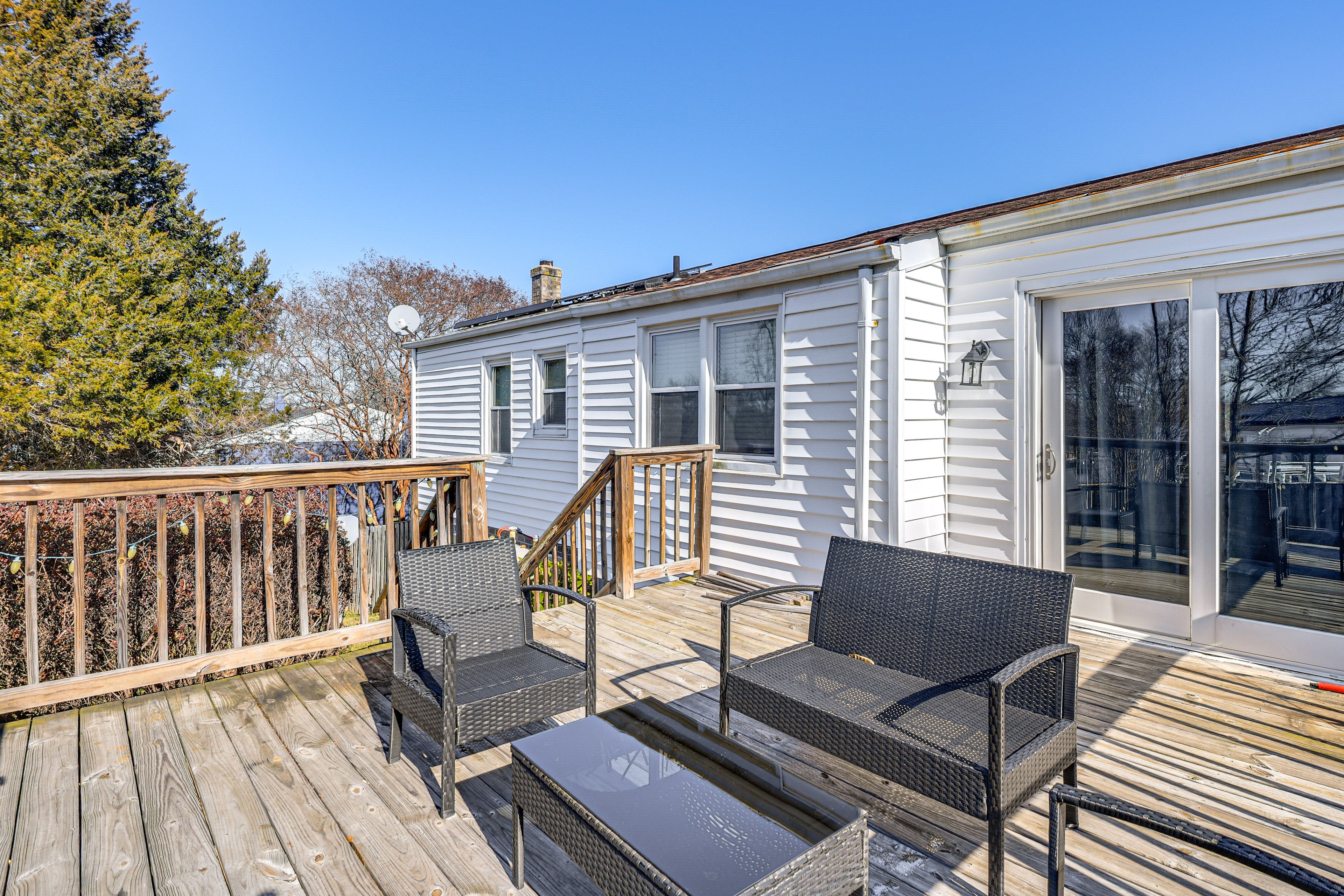 Backyard | Furnished Deck