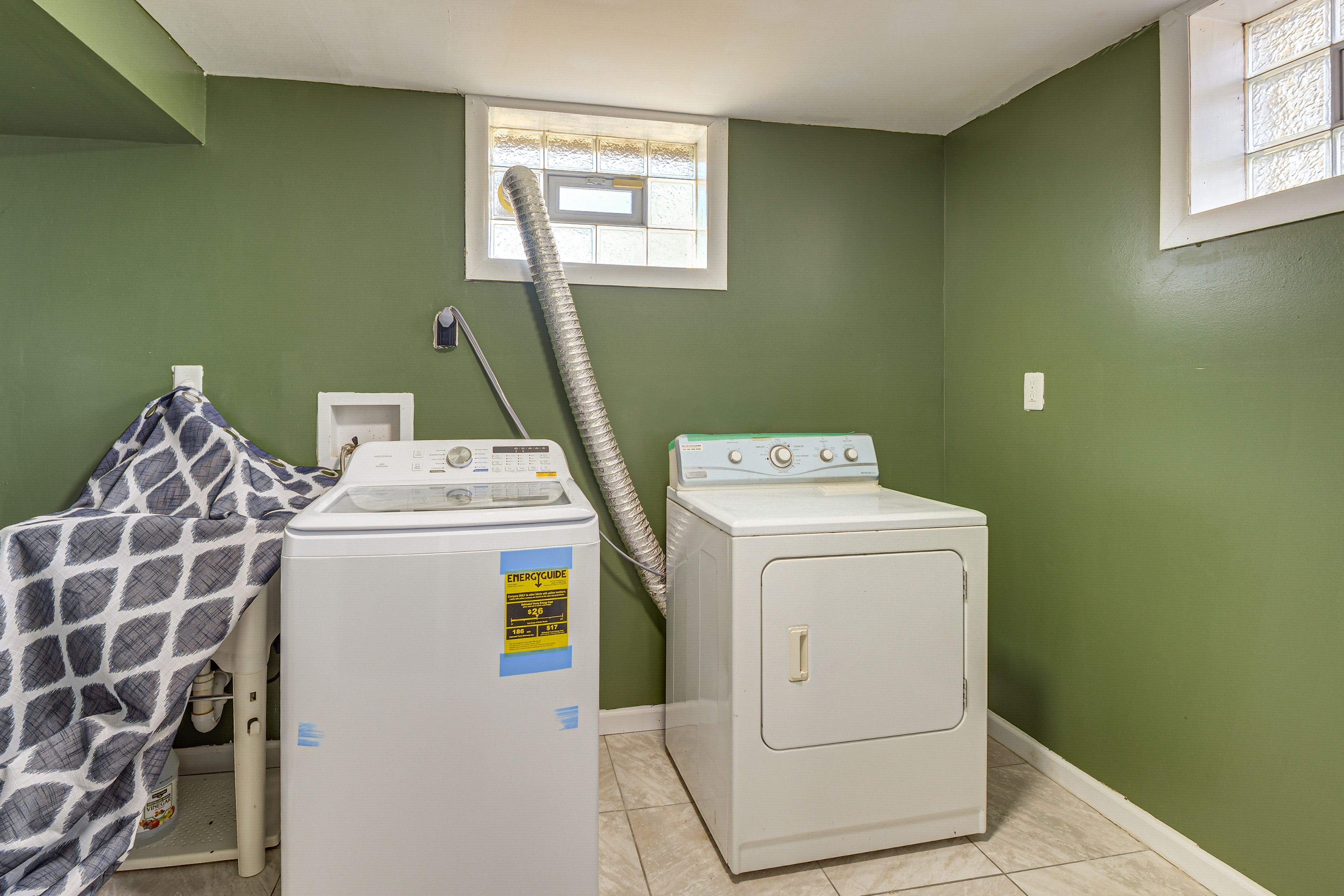 Shared Mudroom | Washer & Dryer