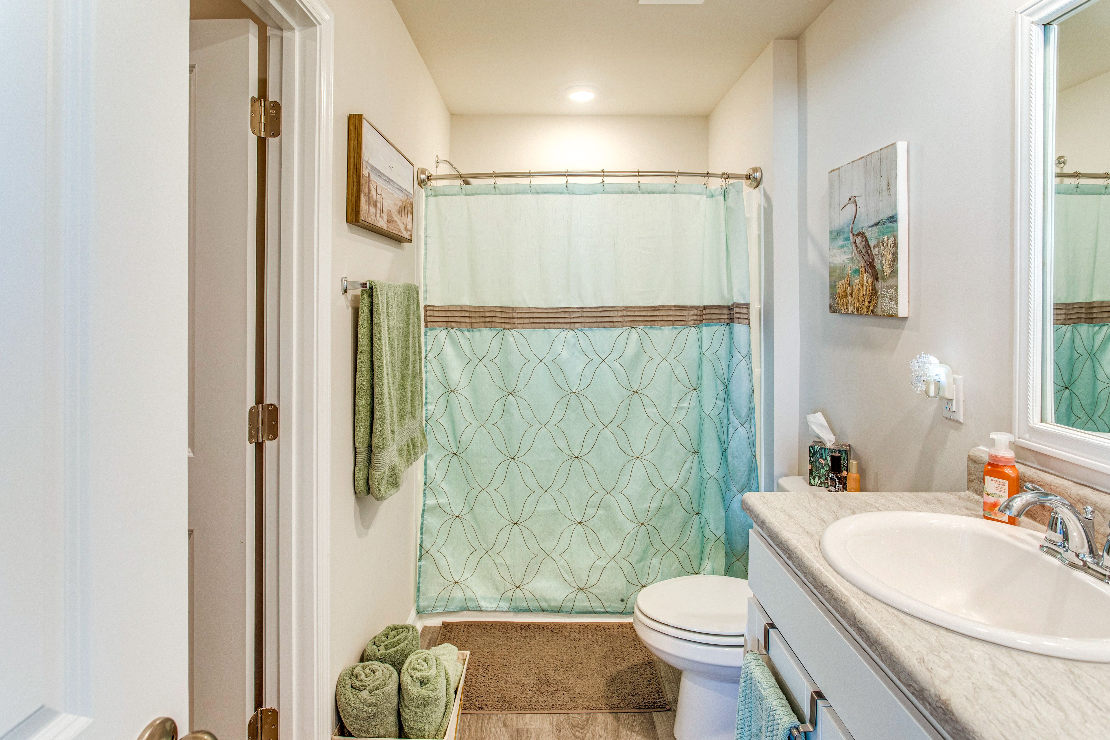 Full Bath | Towels | Hair Dryer