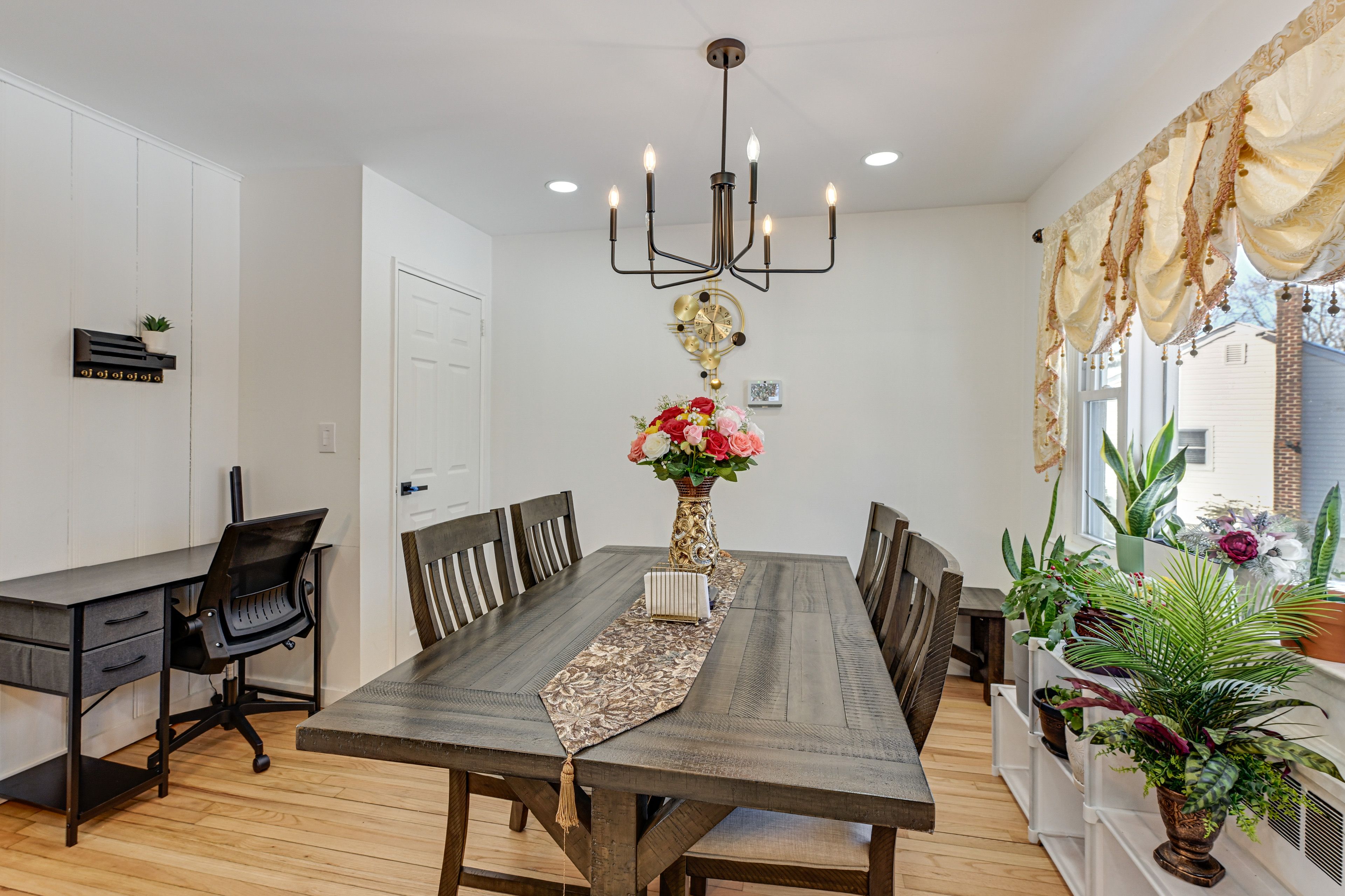 Dining Area & Designated Workspace