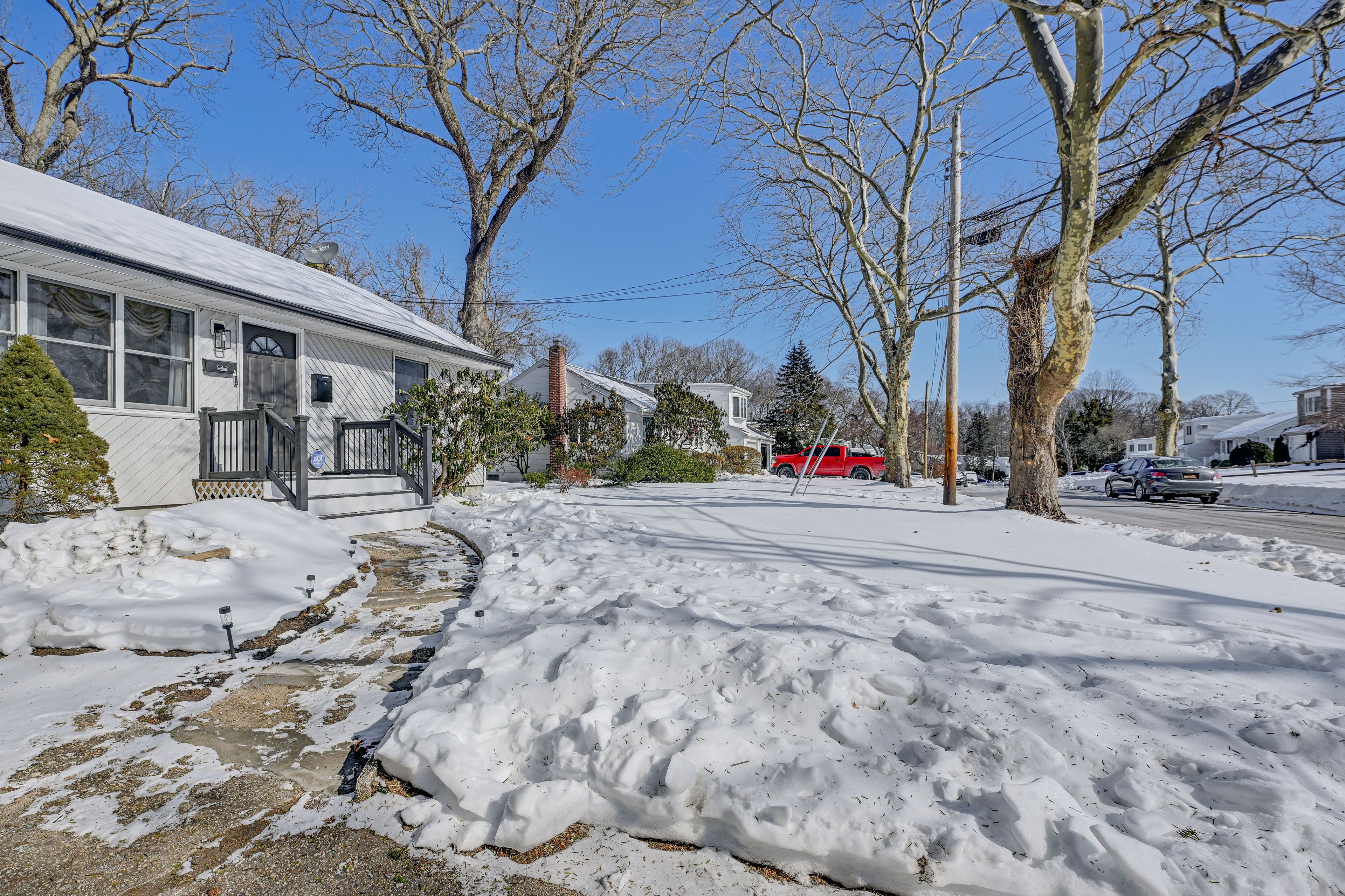 Exterior | 2 Mi to Train Station