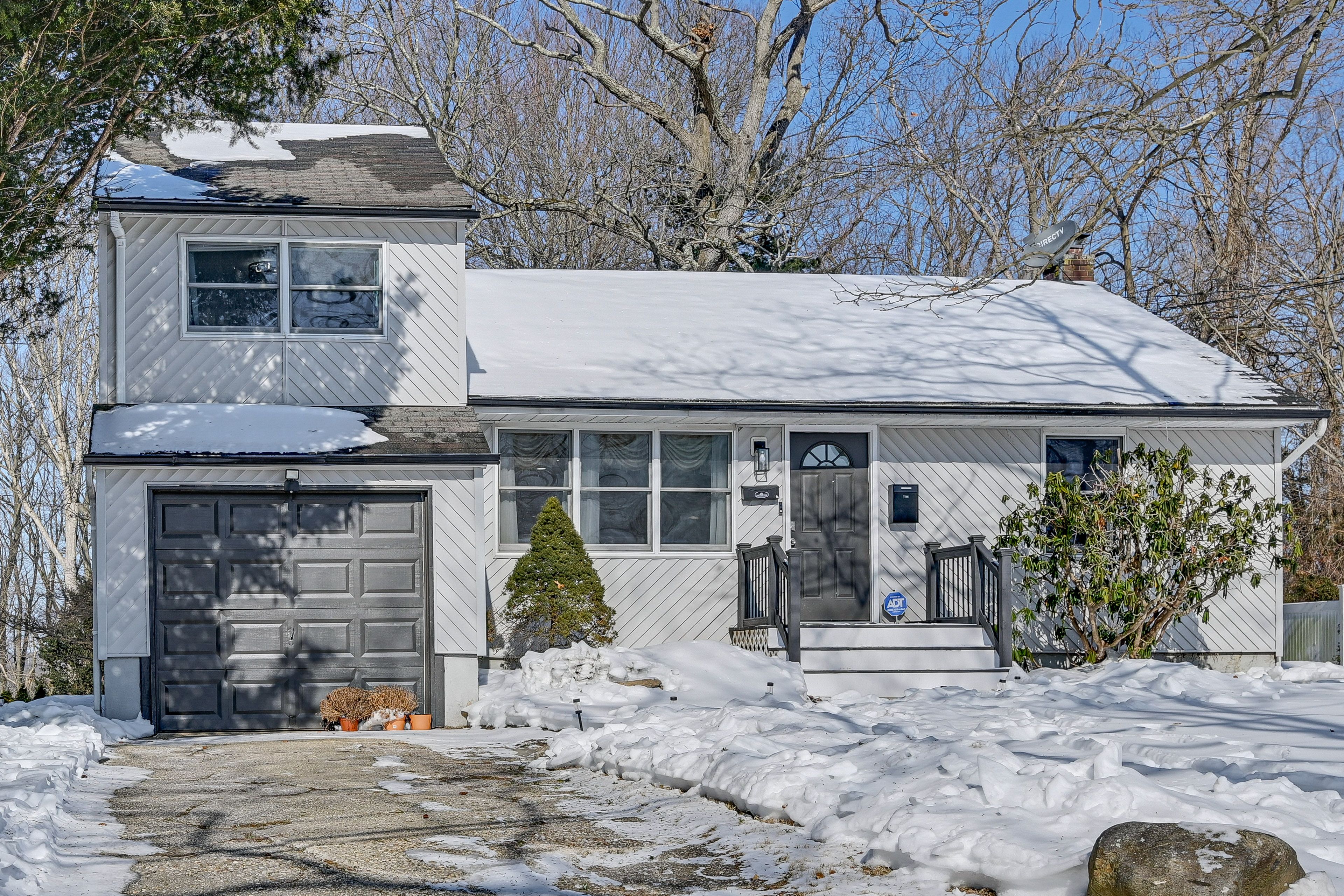 Exterior | Driveway (1 Vehicle)