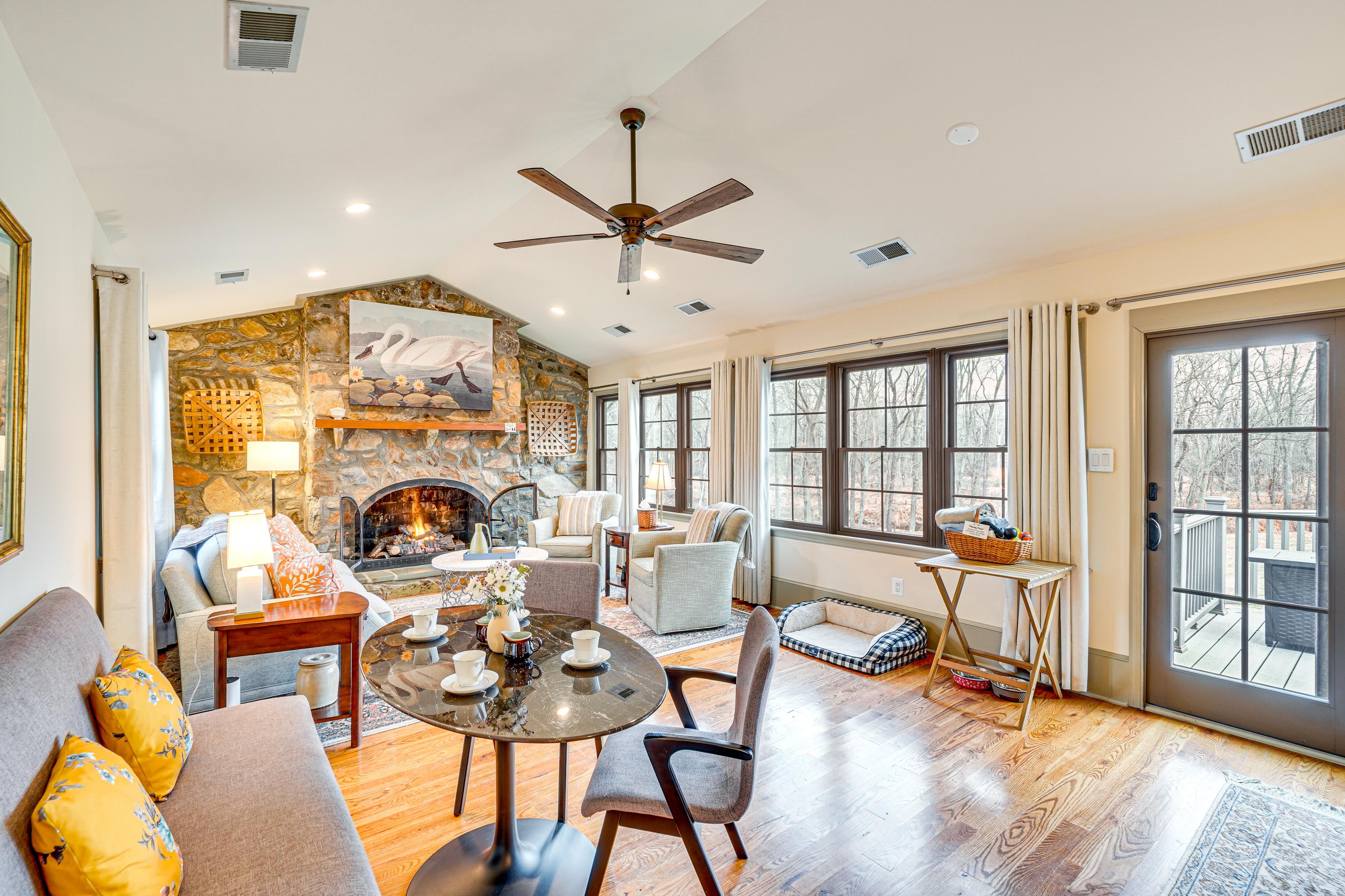 Aldie Vacation Rental | 3BR | 2BA | 2,200 Sq Ft | Stairs to Enter