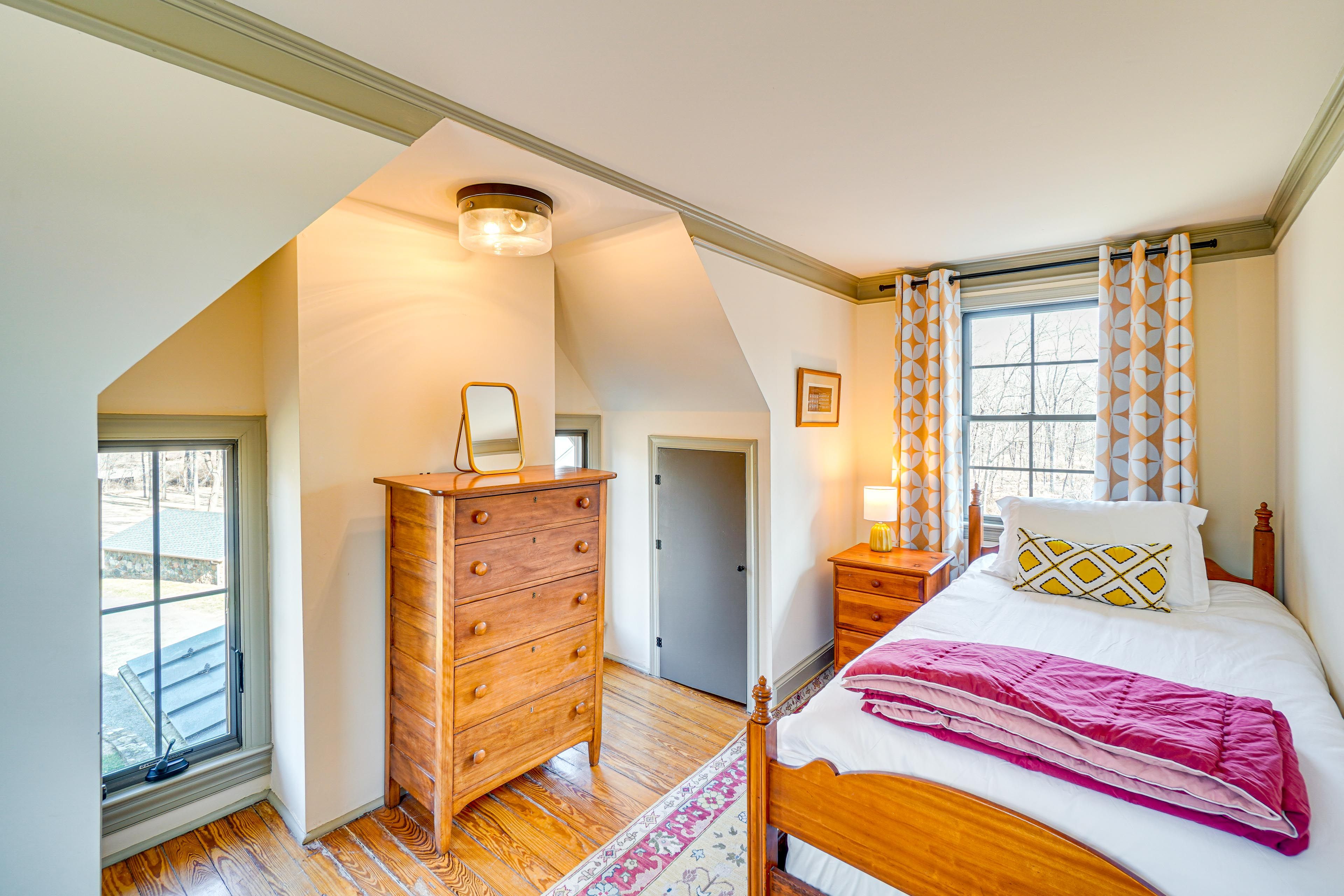 Bedroom 3 | Twin Bed | 2nd Floor