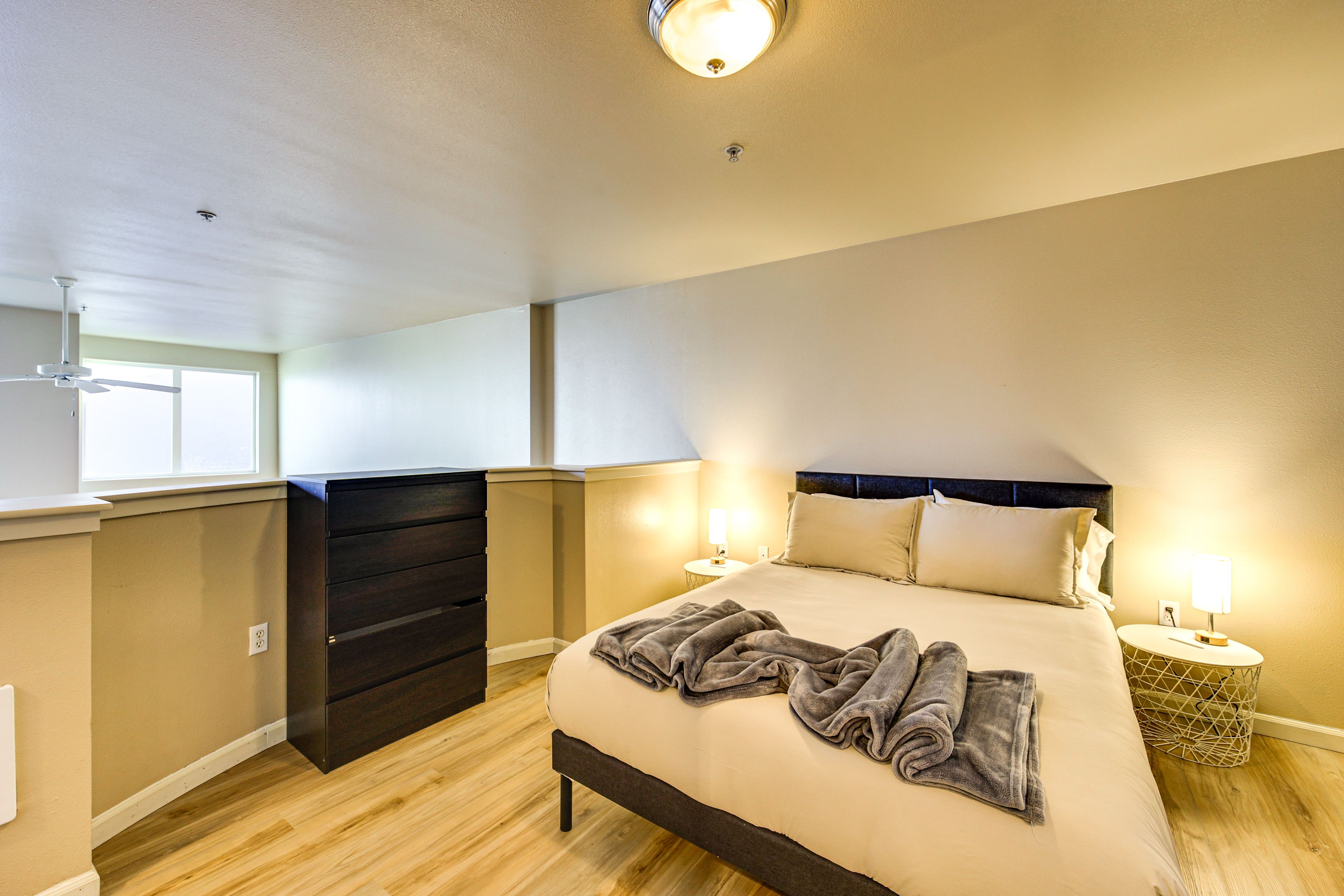 Bedroom (Loft) | Queen Bed | 2nd Floor