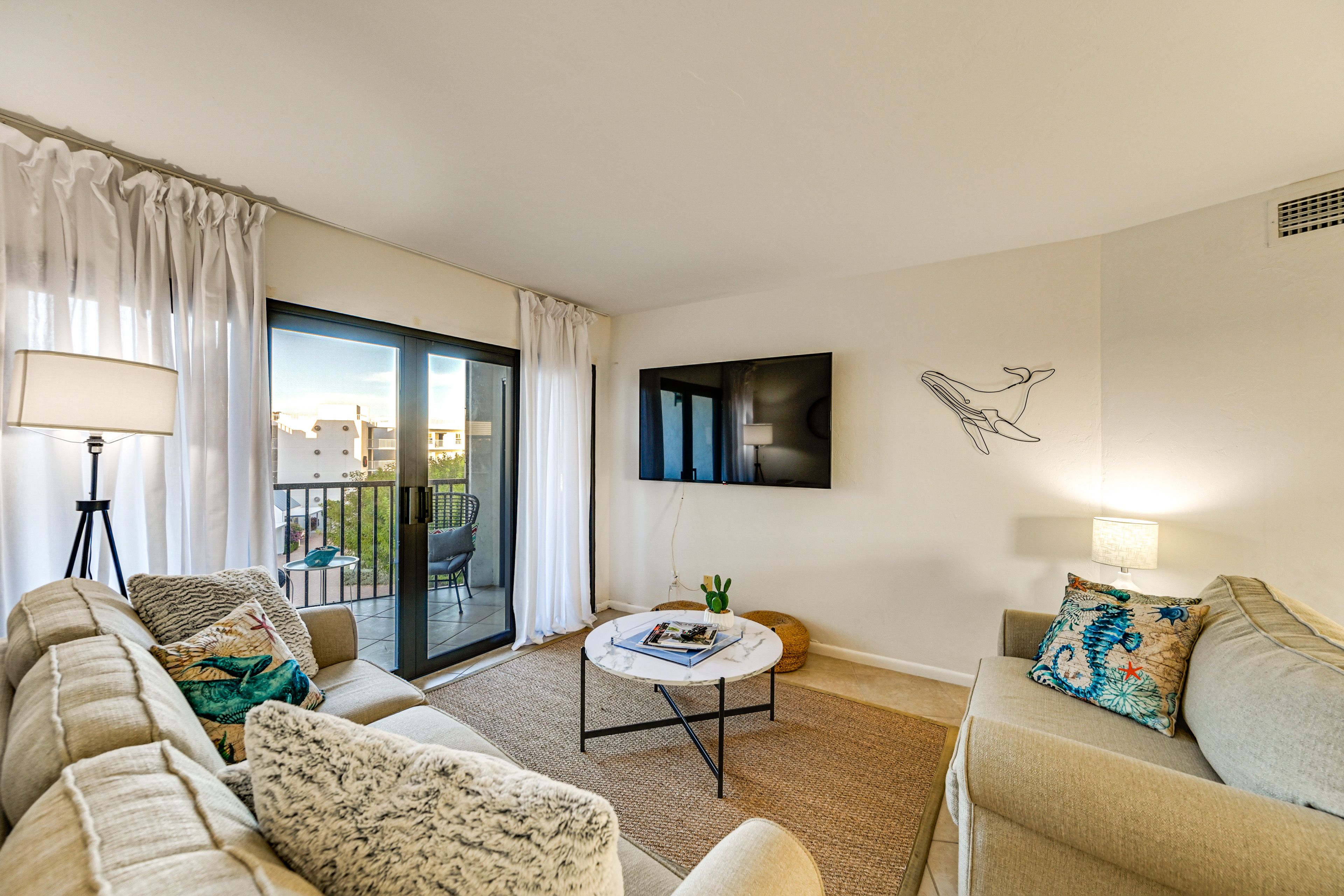 Living Room | Smart TV | Free WiFi