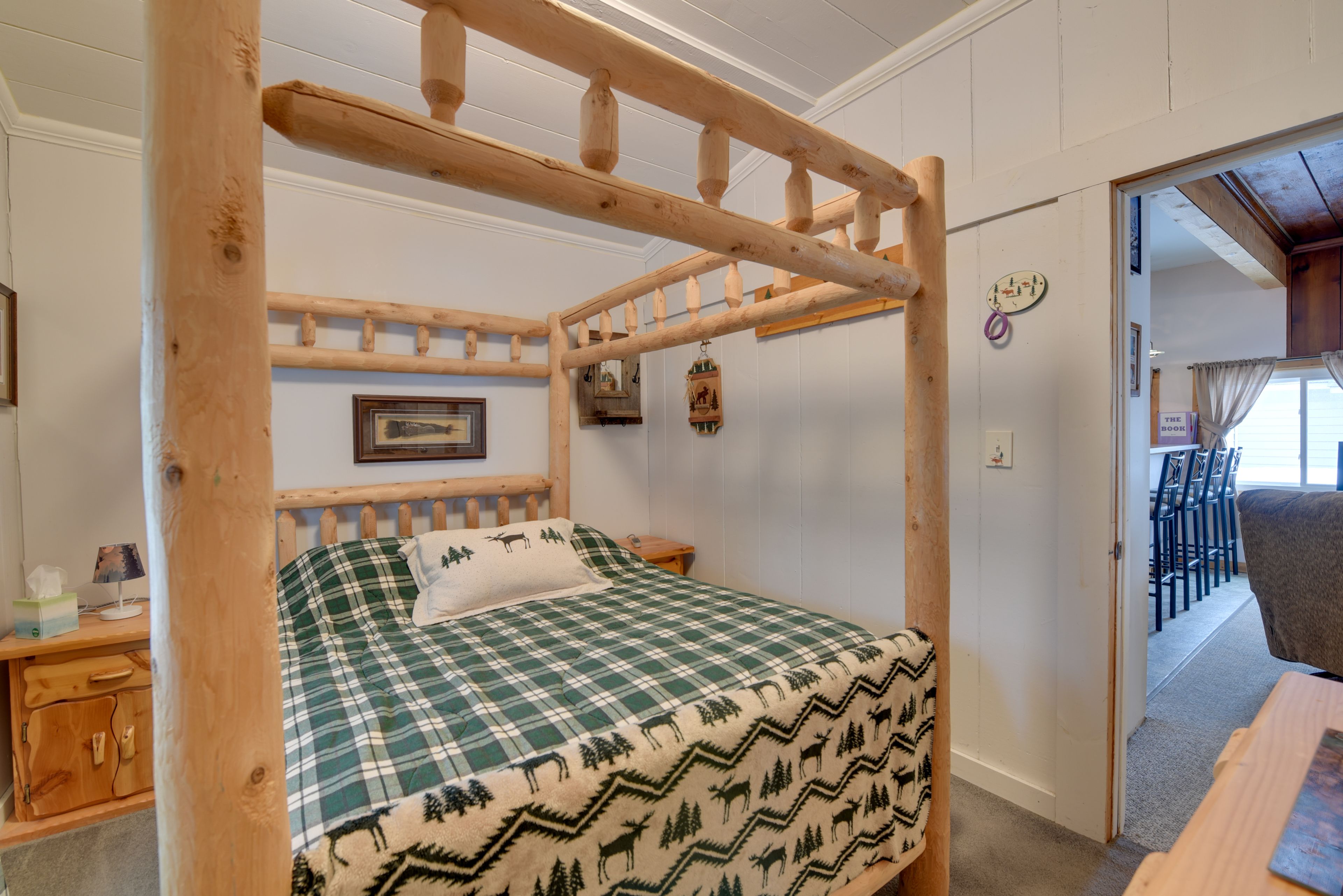 Bedroom 2 | Queen Bed