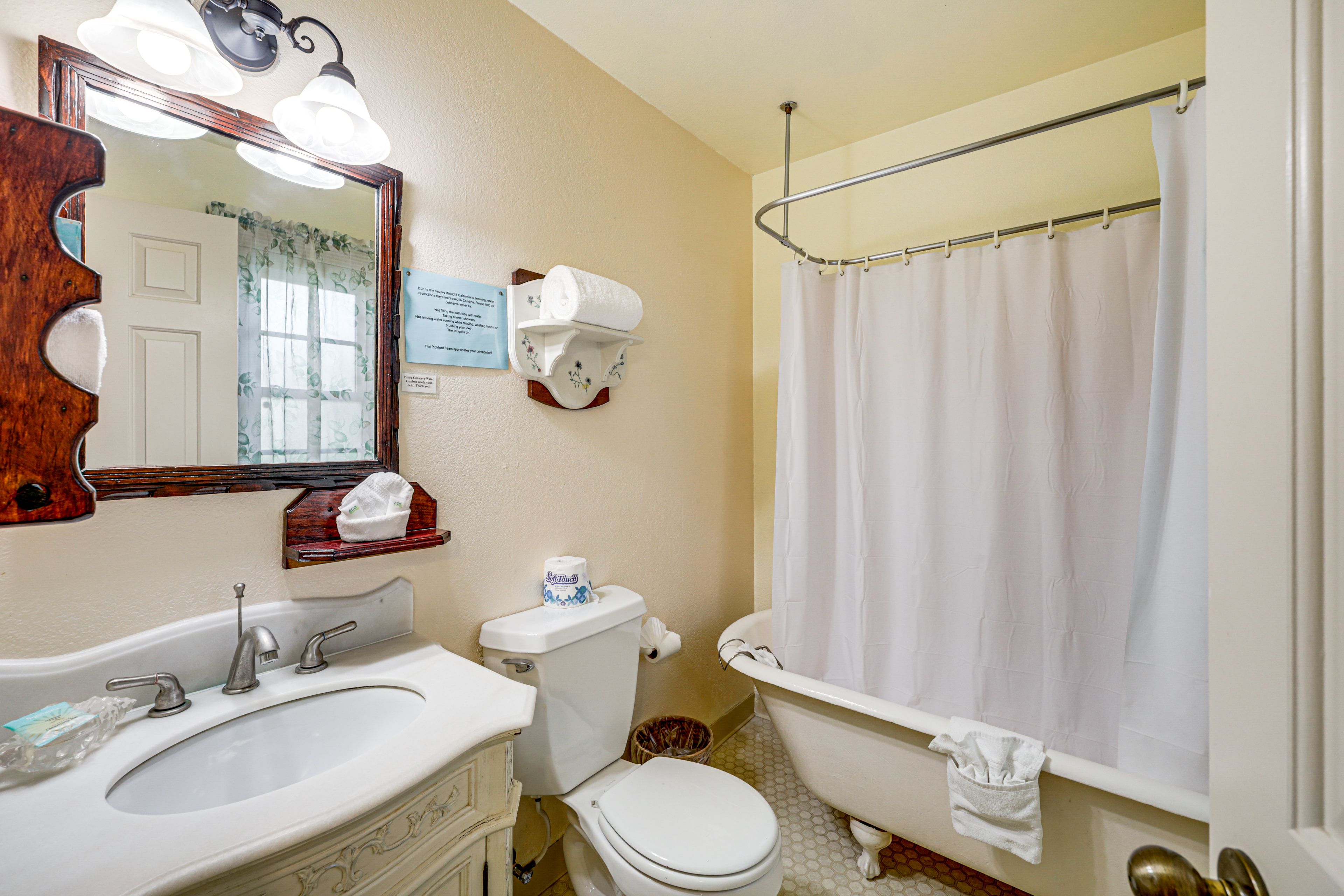 En-Suite Bathroom | 2nd Floor