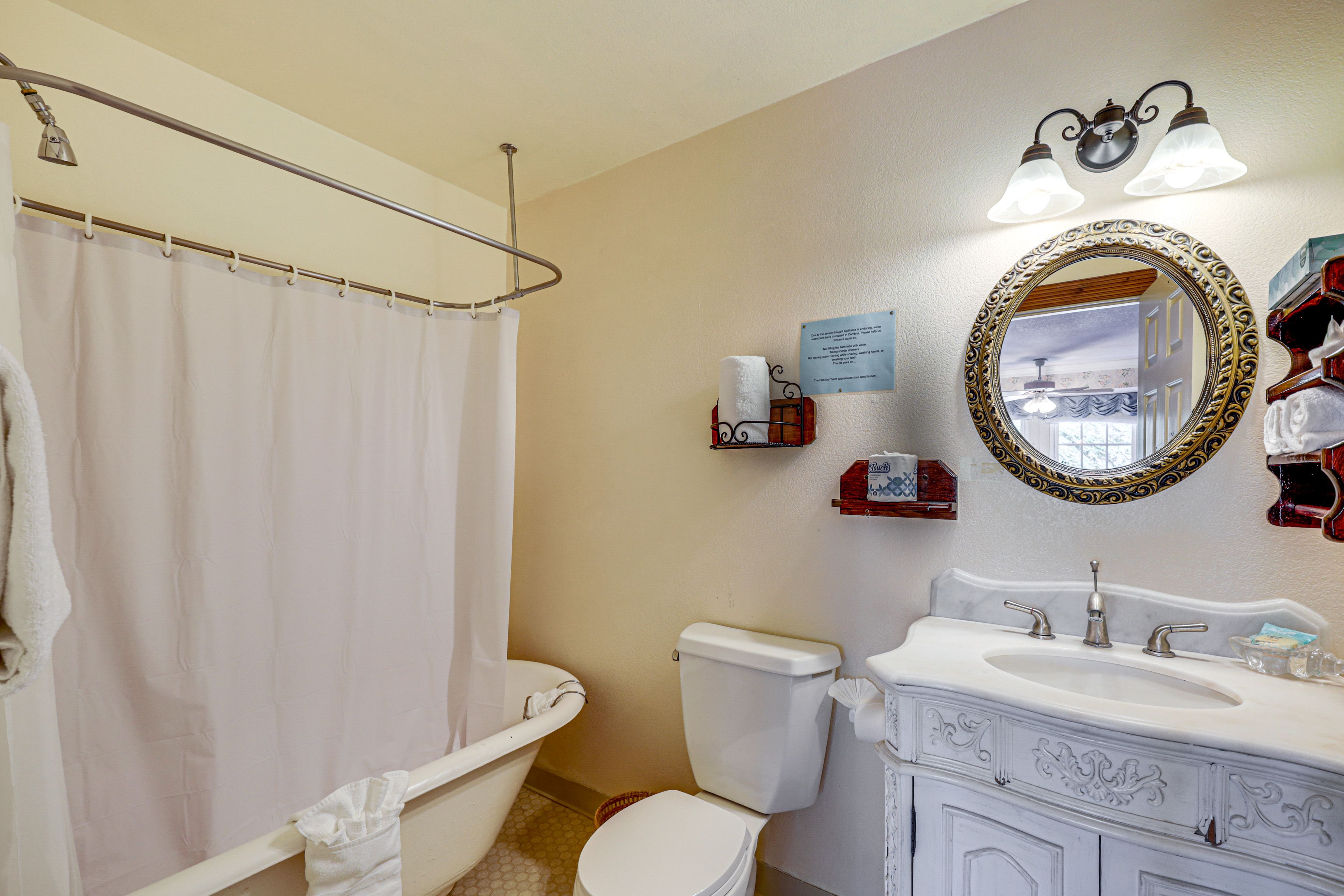 En-Suite Bathroom | 2nd Floor