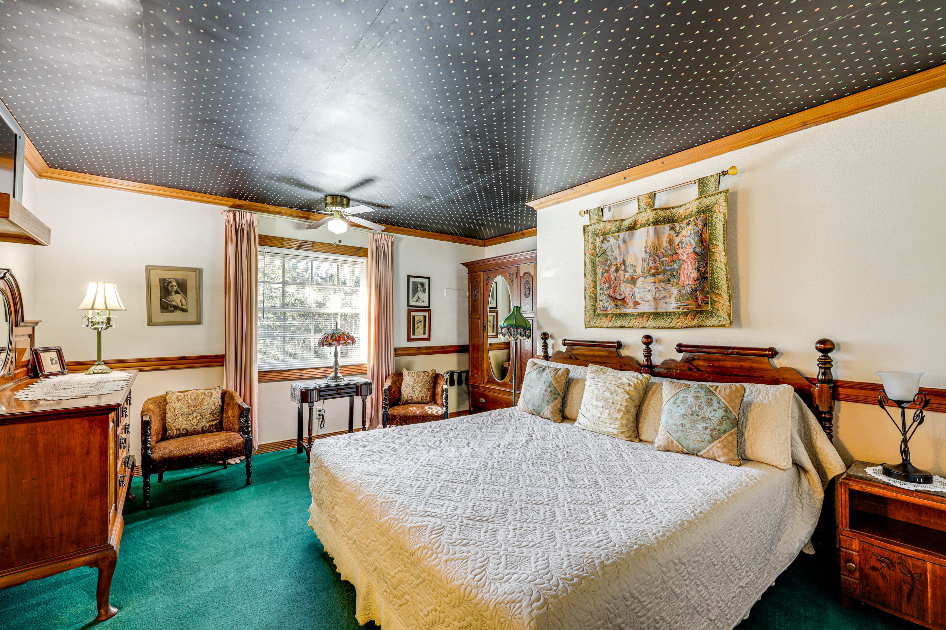 Bedroom 5 | Queen Bed | 2nd Floor