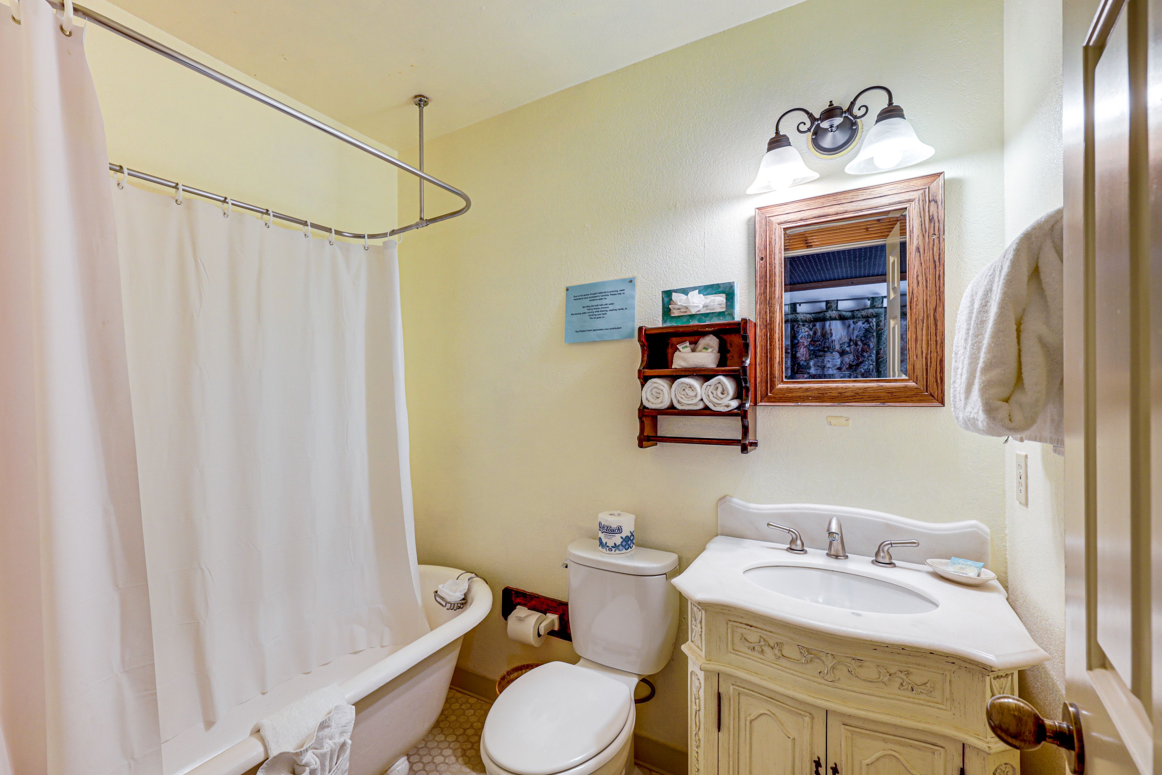 En-Suite Bathroom | 2nd Floor