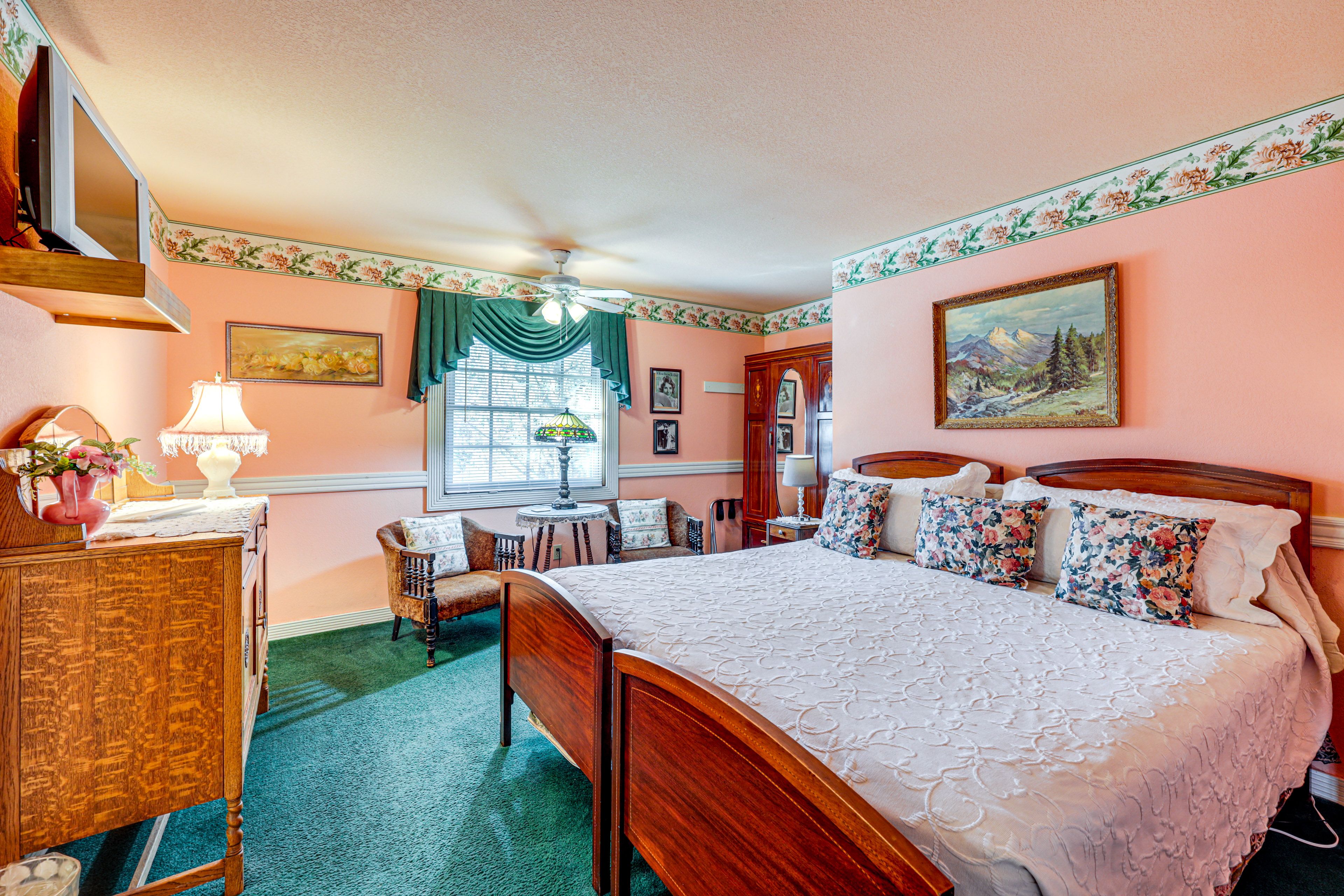 Bedroom 7 | California King Bed | 2nd Floor