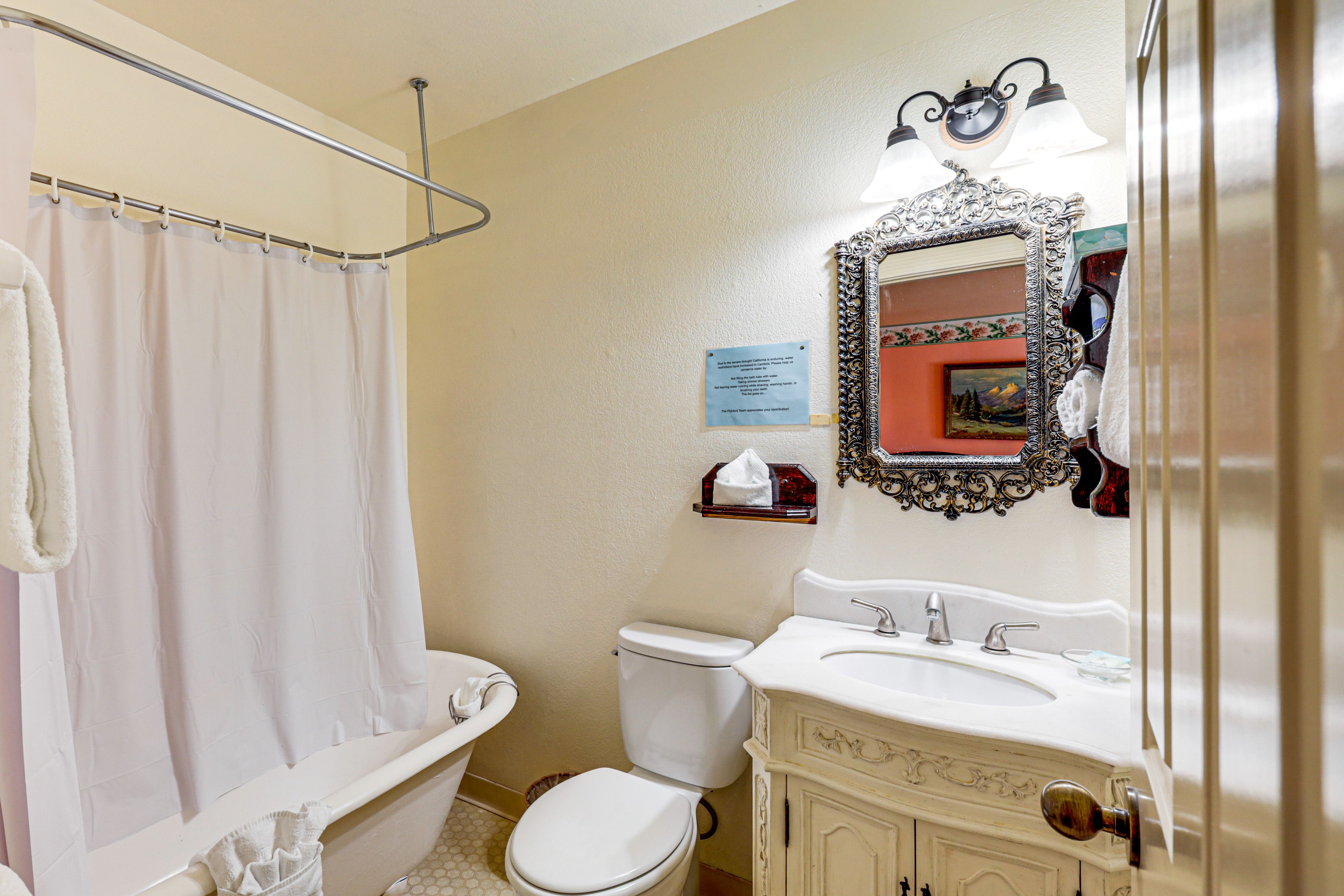 En-Suite Bathroom | 2nd Floor