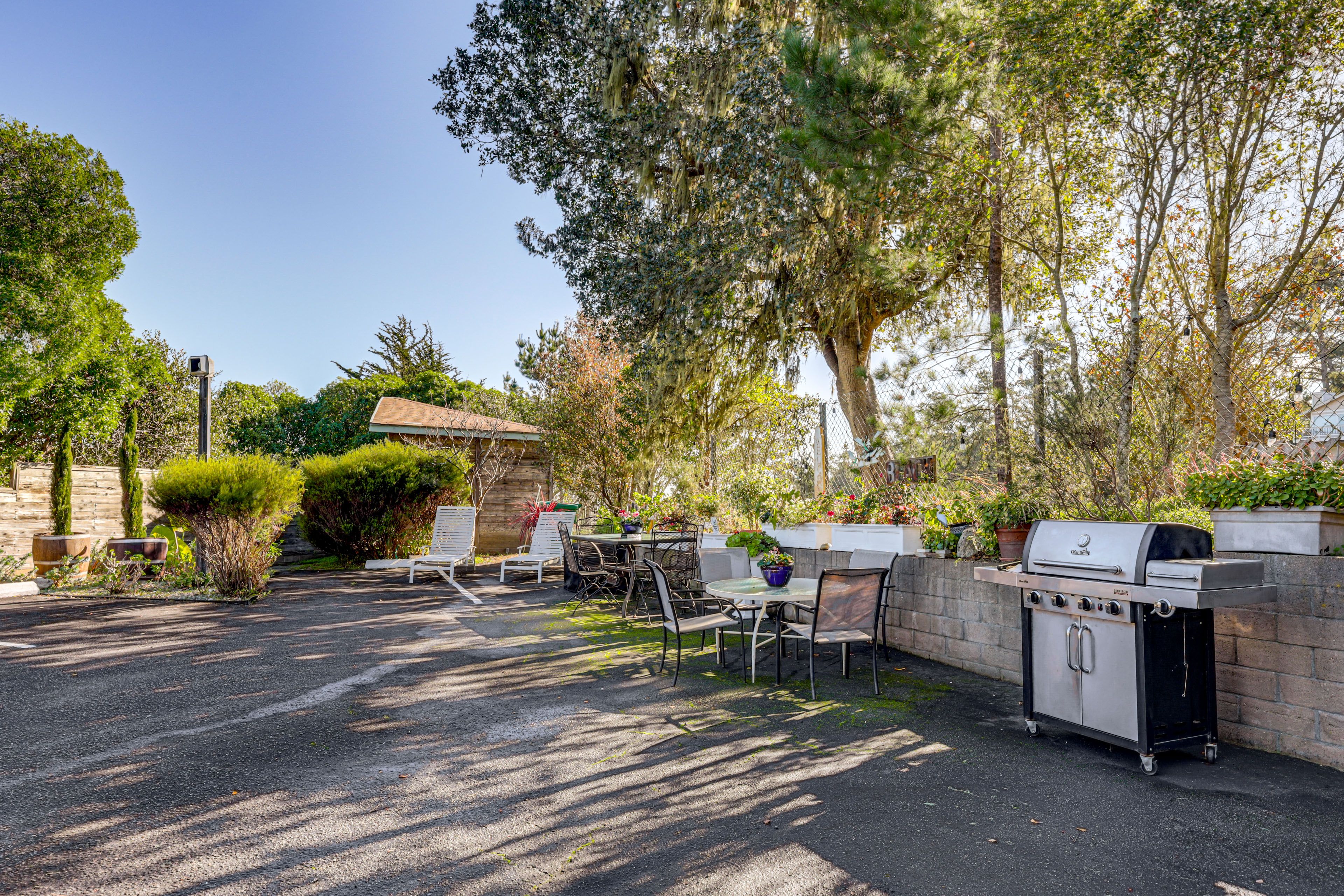 Private Outdoor Space | Gas Grills | Outdoor Seating