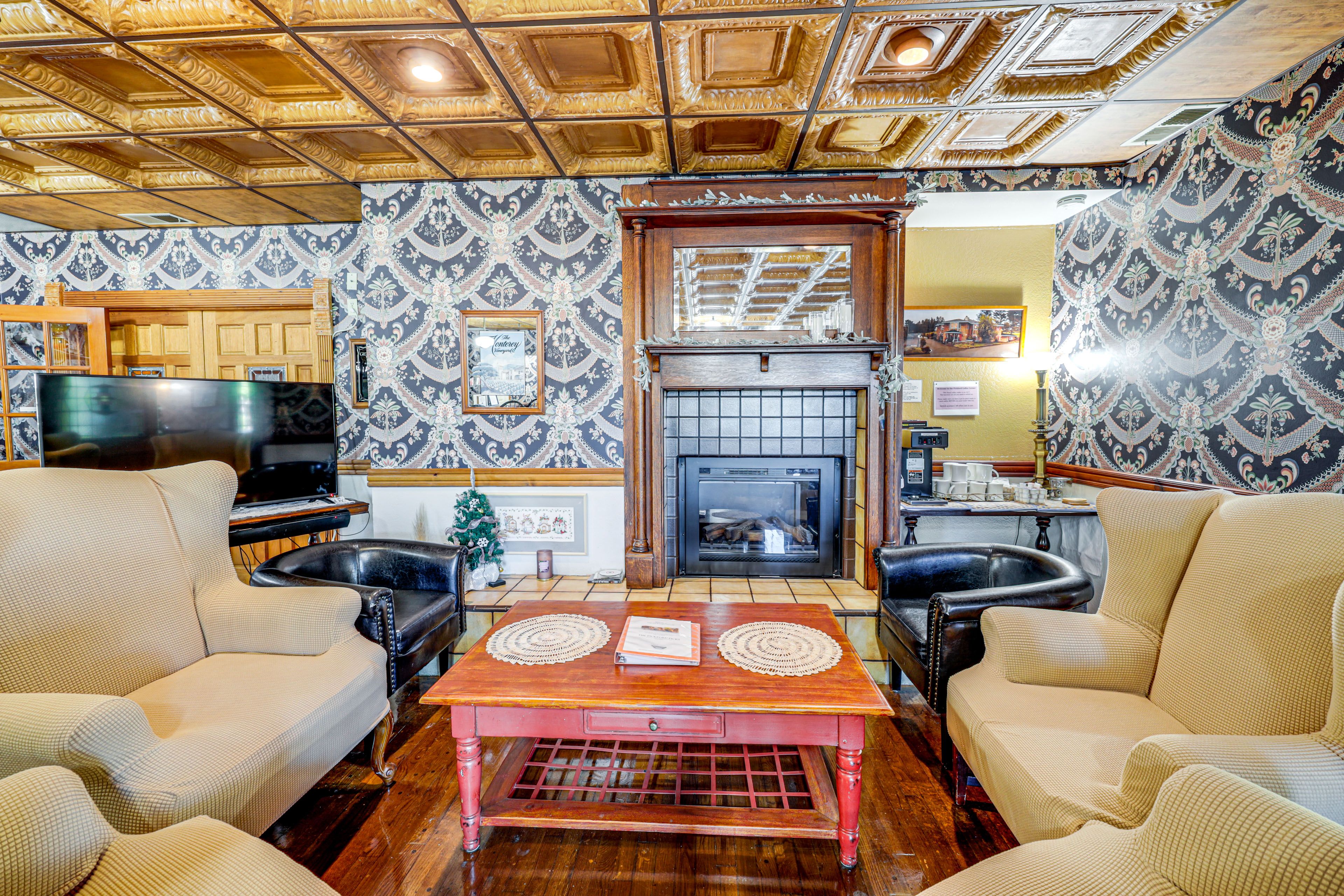 Lounge Area | Smart TV | Fireplace | 1st Floor