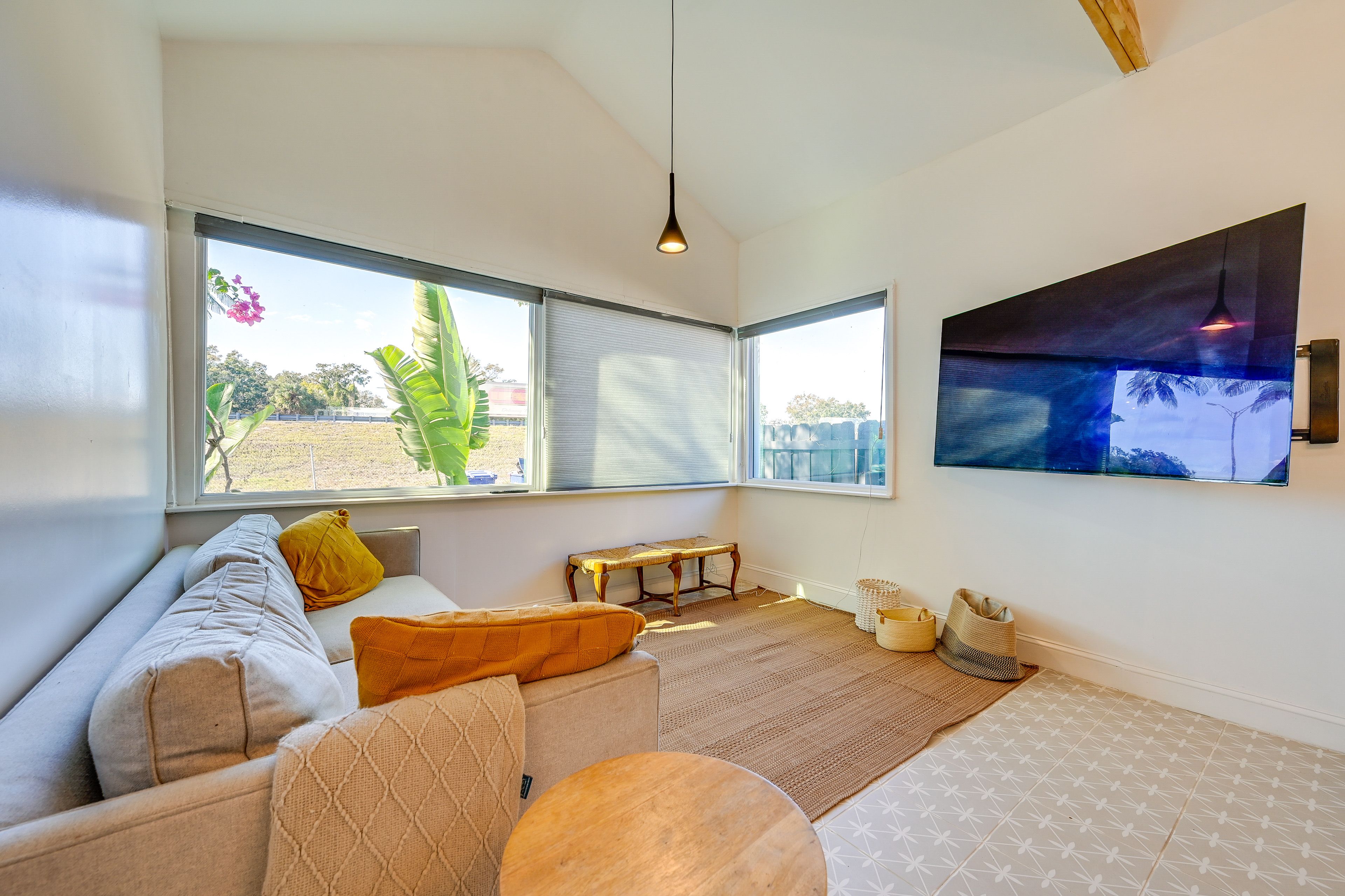 Living Room | Free WiFi | Central A/C & Heat