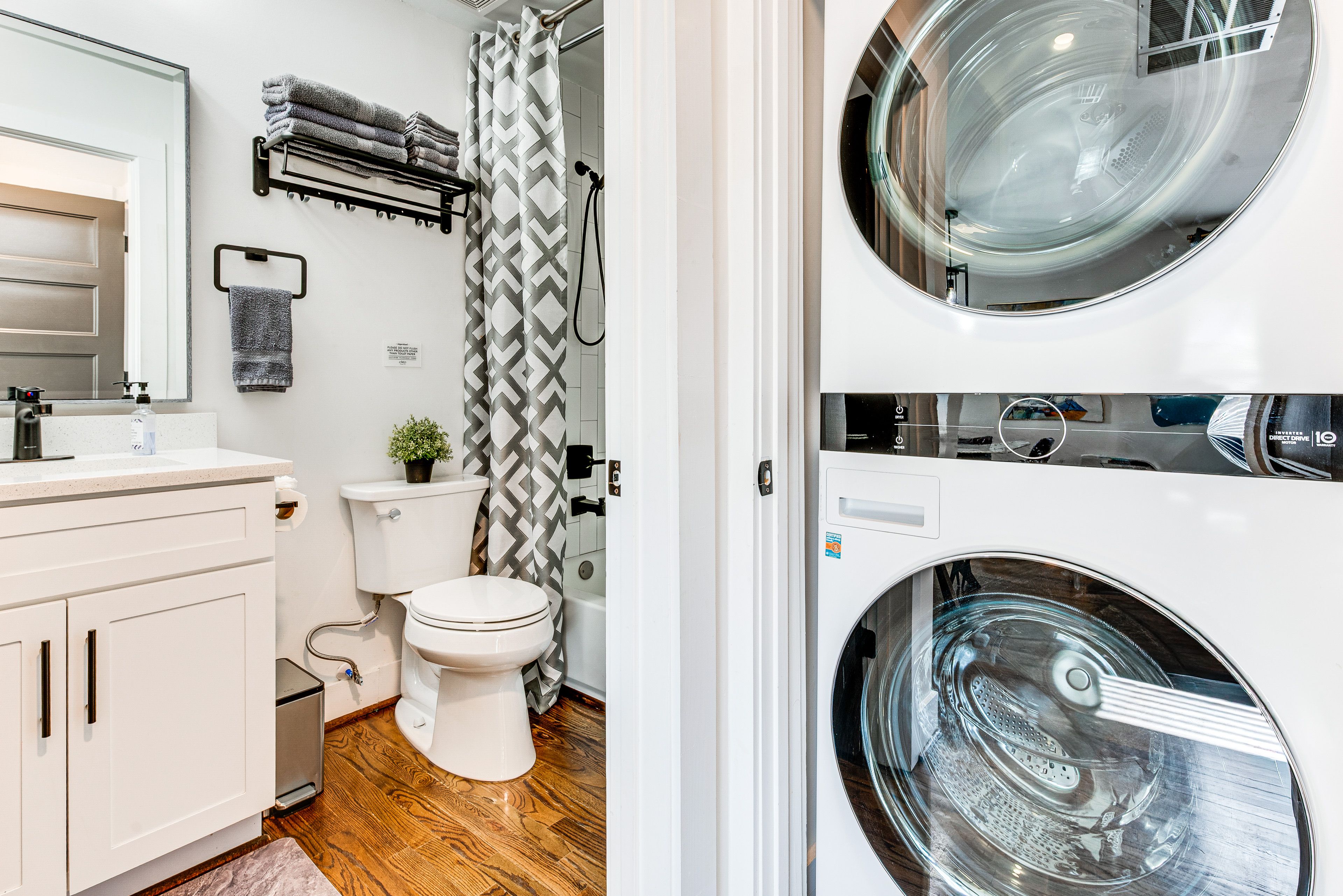 Full Bathroom | Complimentary Toiletries | Washer & Dryer